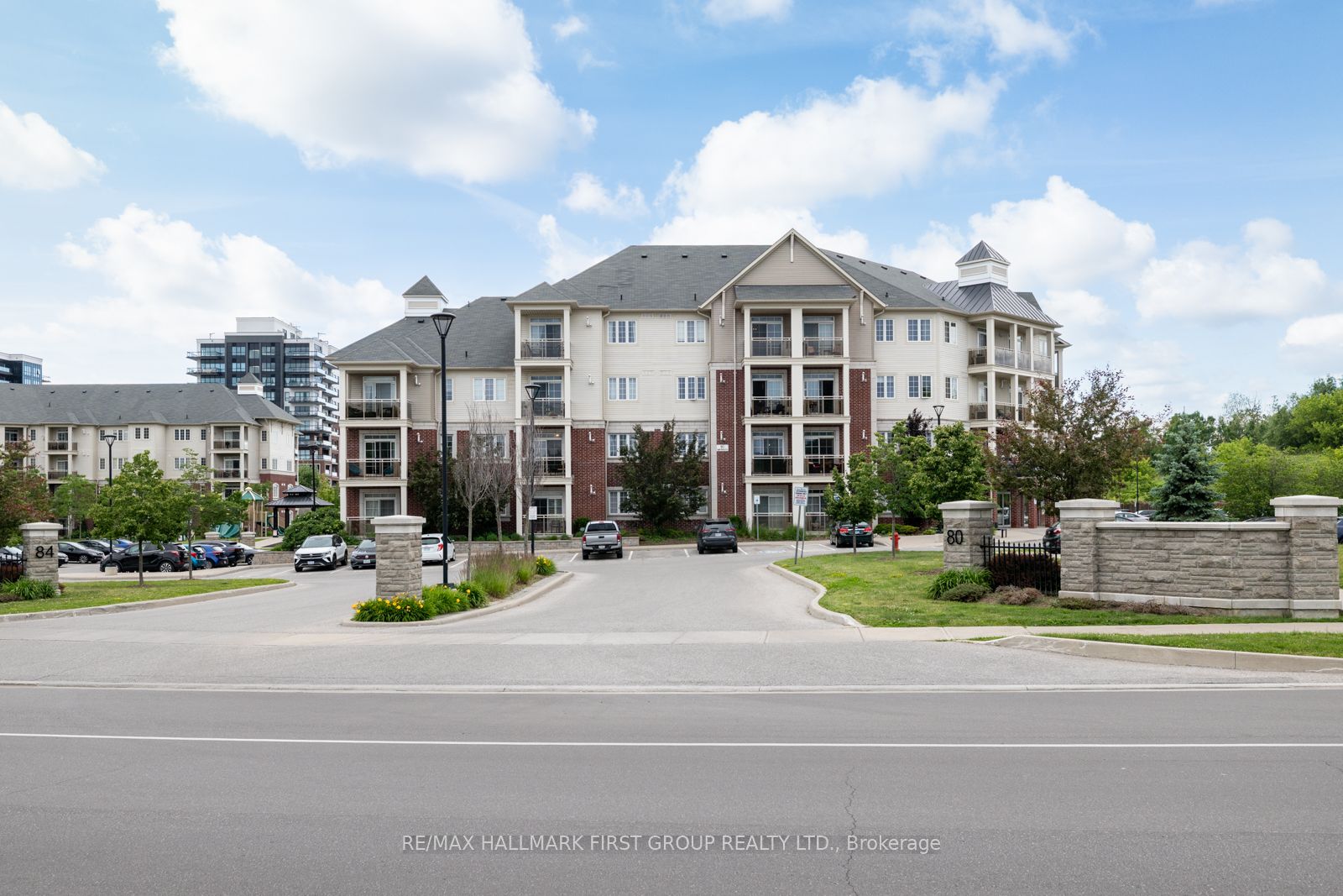 80 Aspen Springs Drive 113, Clarington, ON L1C 4Y2 photo 2