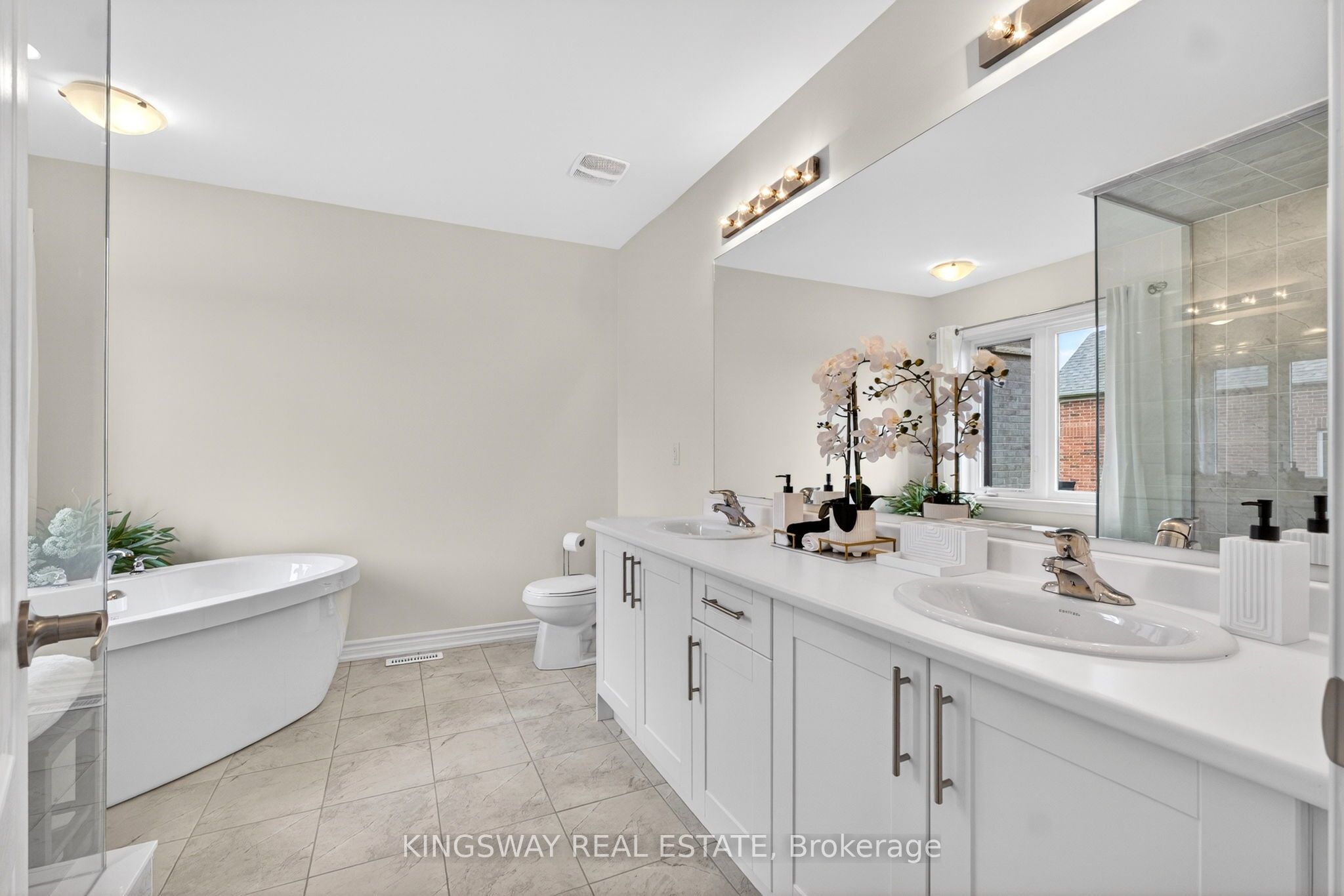 2144 Hallandale Street, Oshawa, ON L1L 0V1
