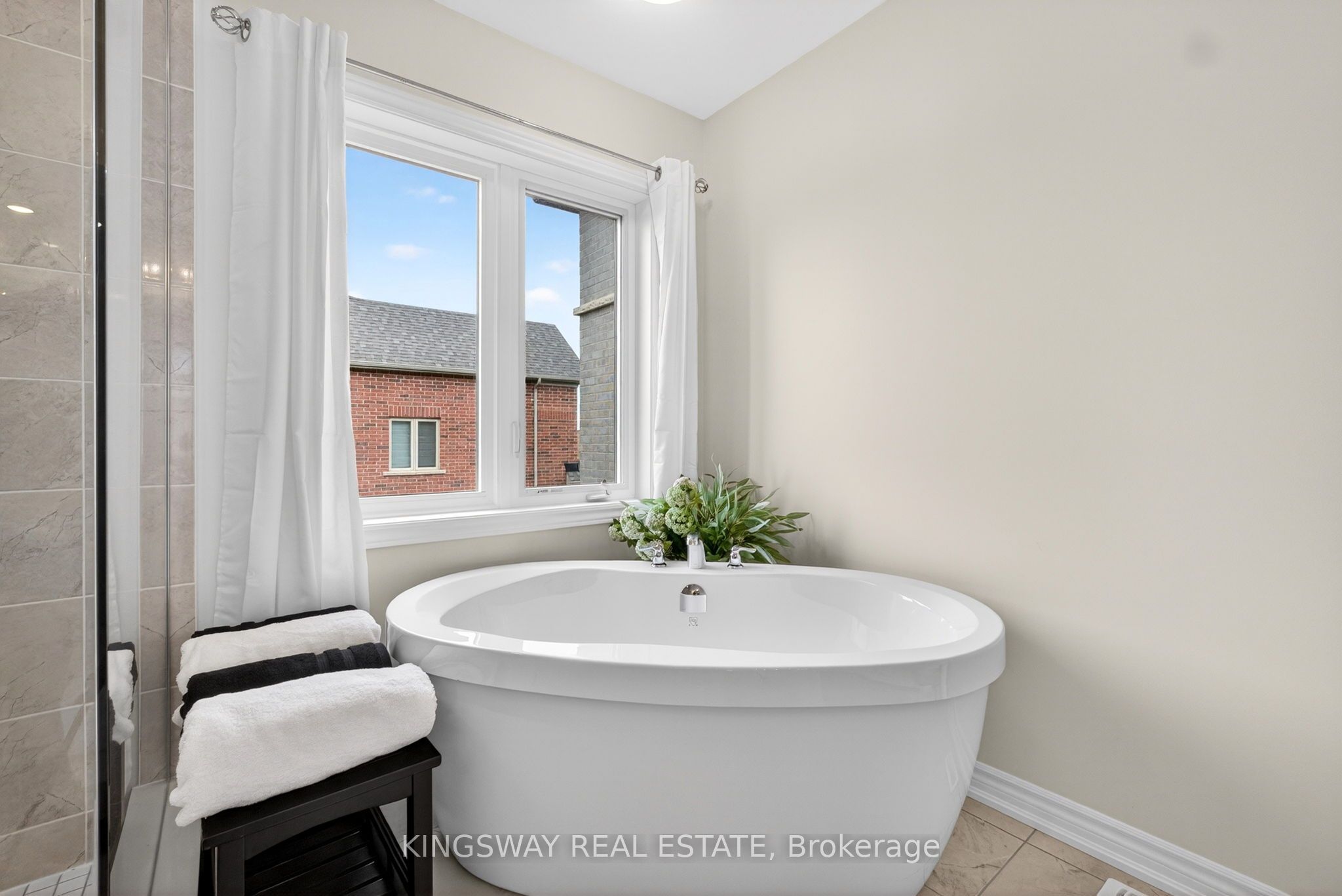 2144 Hallandale Street, Oshawa, ON L1L 0V1 photo 4