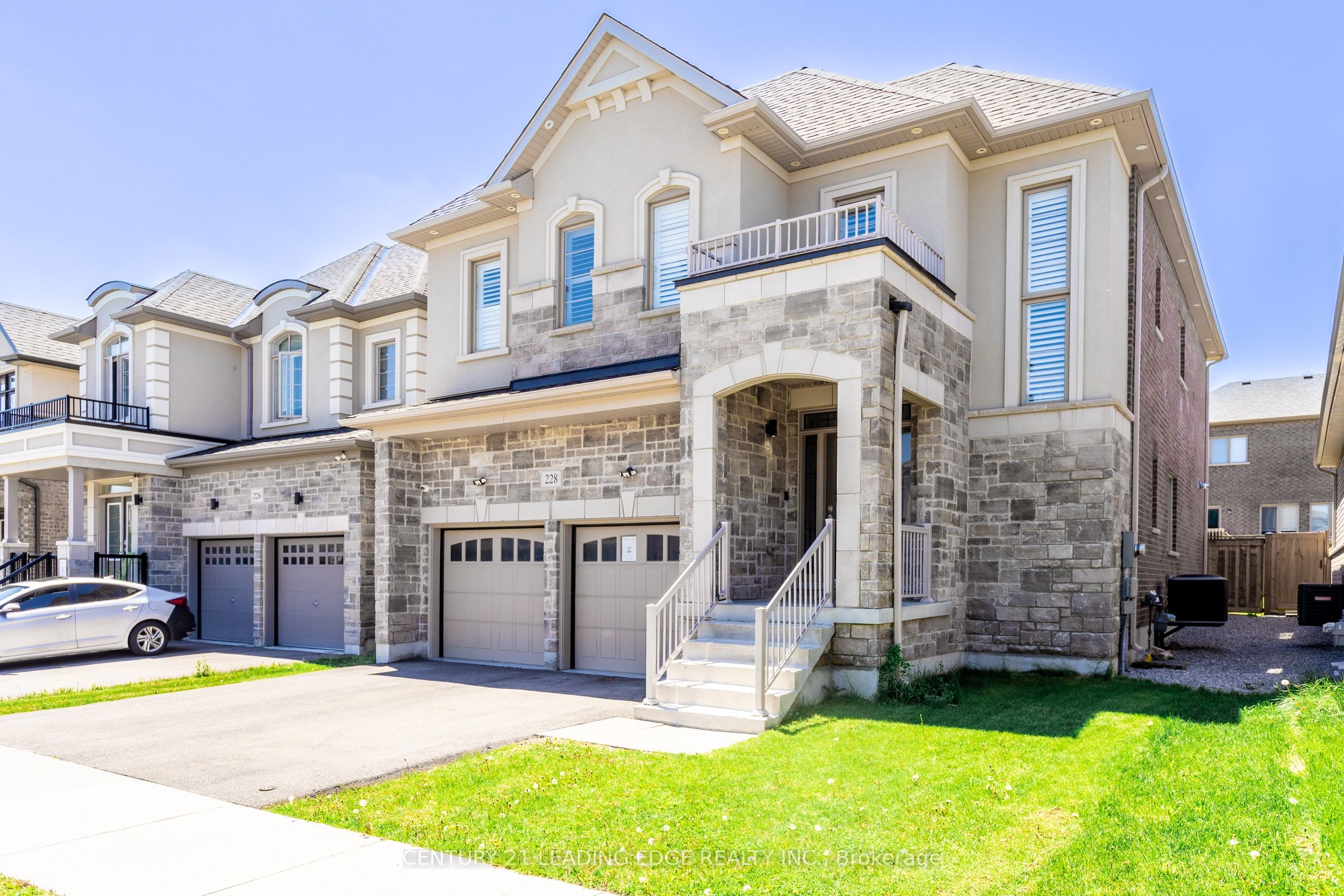 228 Fleetwood Drive, Oshawa, ON L1K 3E7 photo 2