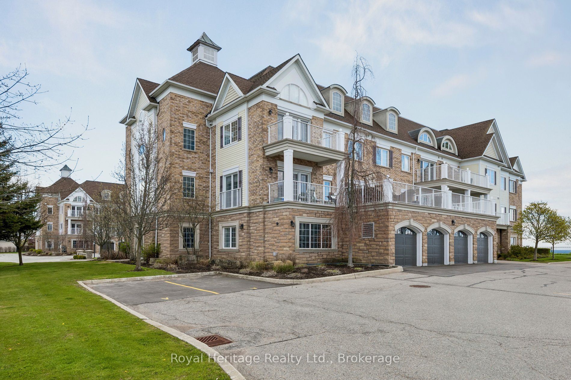 385 Lakebreeze Drive 101, Clarington, ON L1B 1P5 photo 2
