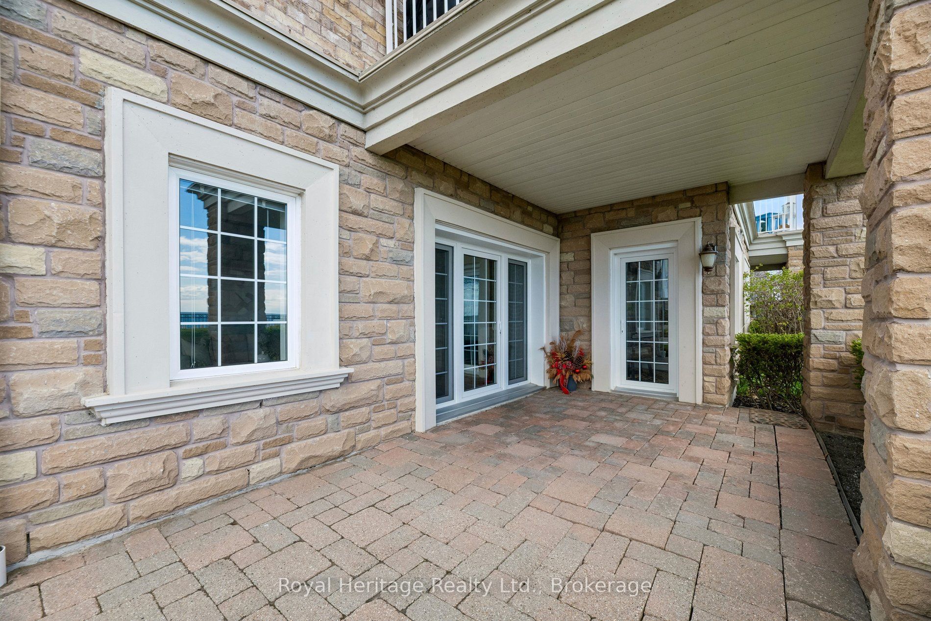 385 Lakebreeze Drive 101, Clarington, ON L1B 1P5 photo 3