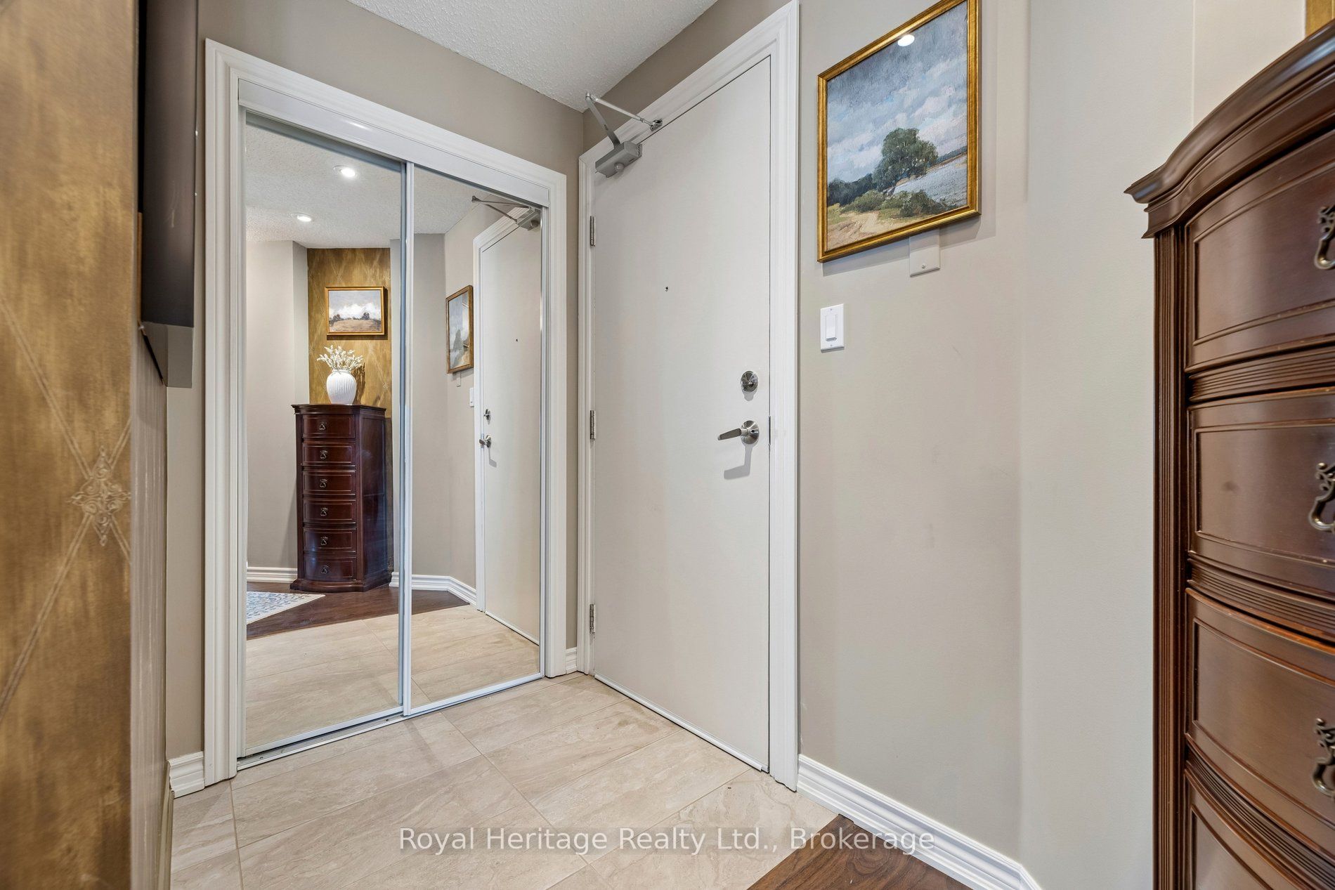 385 Lakebreeze Drive 101, Clarington, ON L1B 1P5 photo 5
