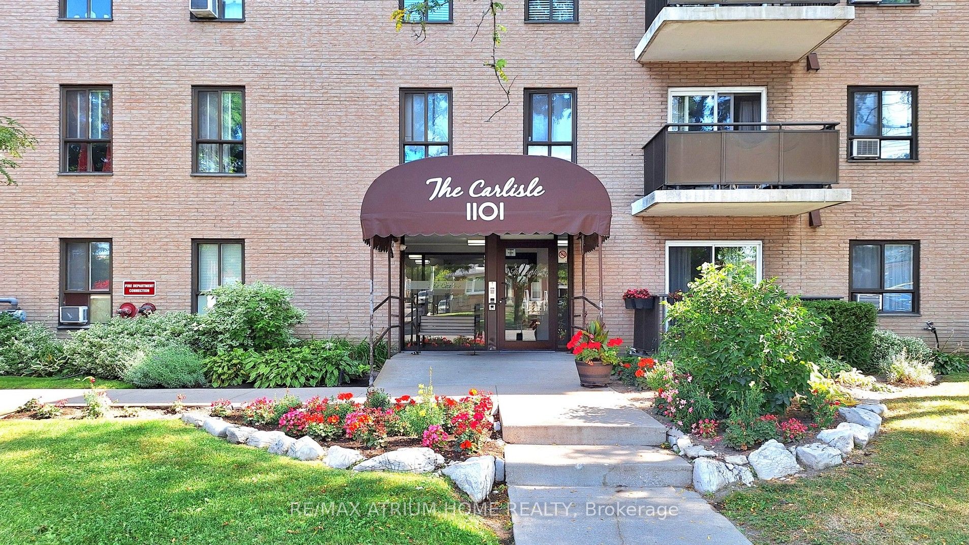 1101 Pharmacy Avenue 804, Toronto, ON M1R 2Y3 photo 2