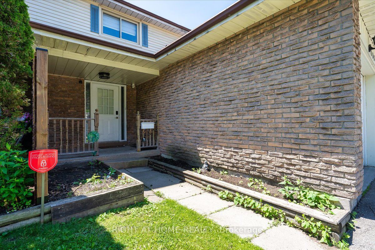 1087 Venus Crescent, Oshawa, ON L1J 6E2 photo 3