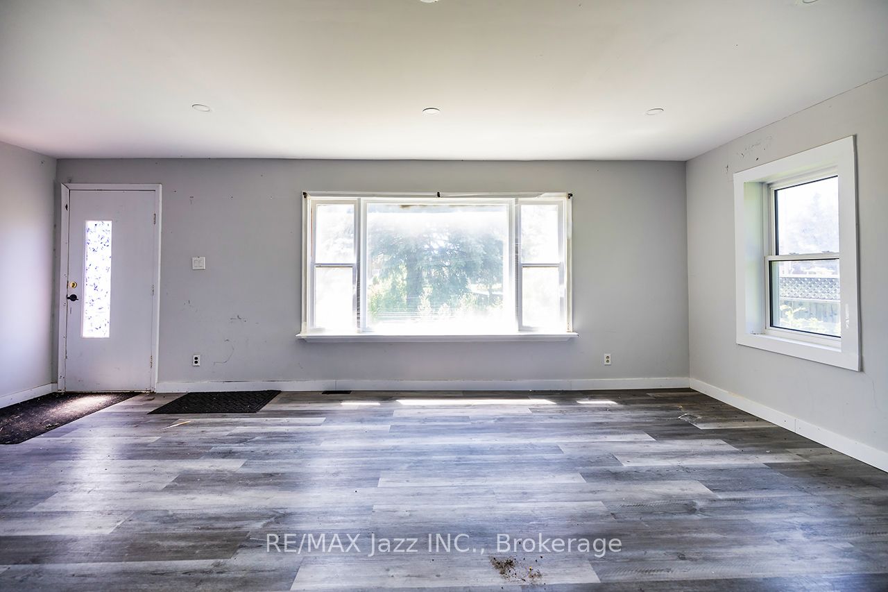 2216 Highway 2, Clarington, ON L1C 6C3 photo 4