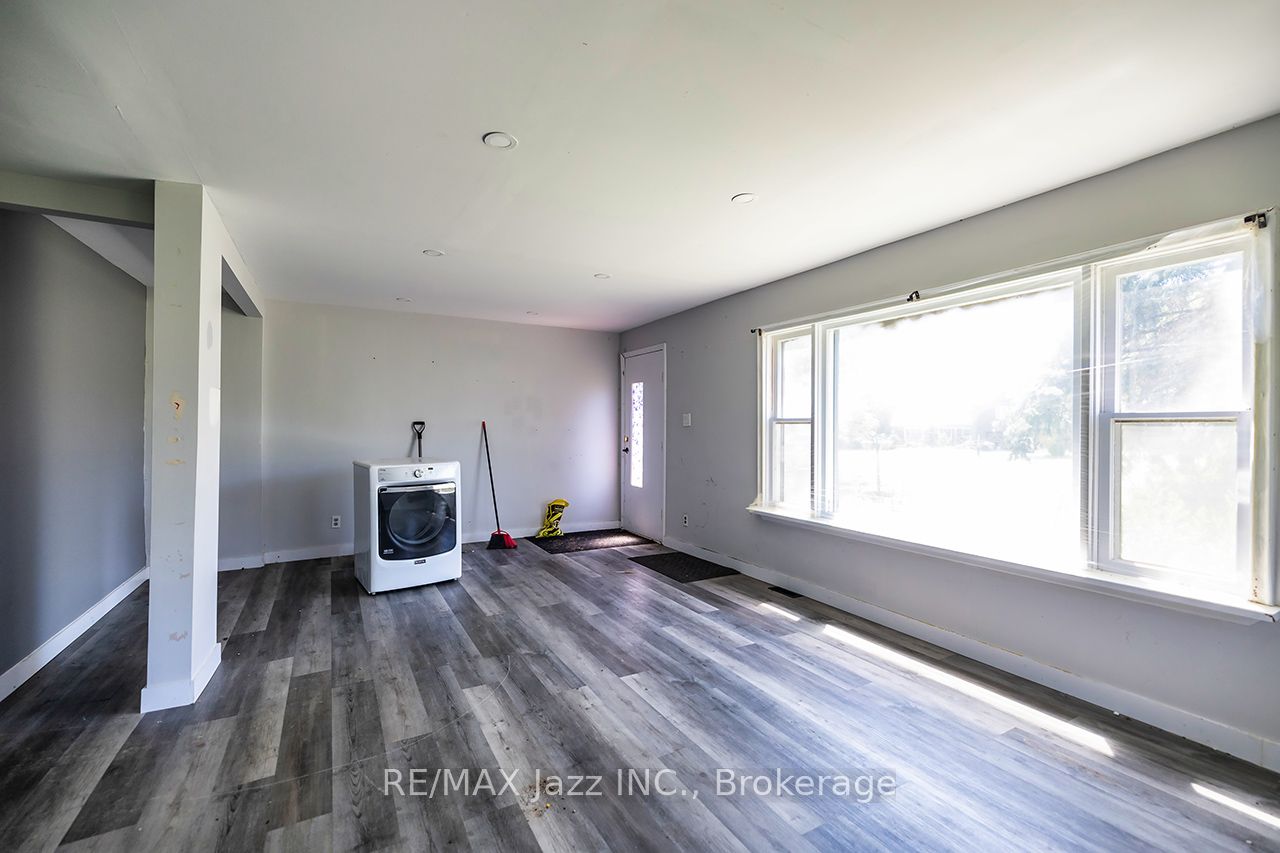 2216 Highway 2, Clarington, ON L1C 6C3 photo 5
