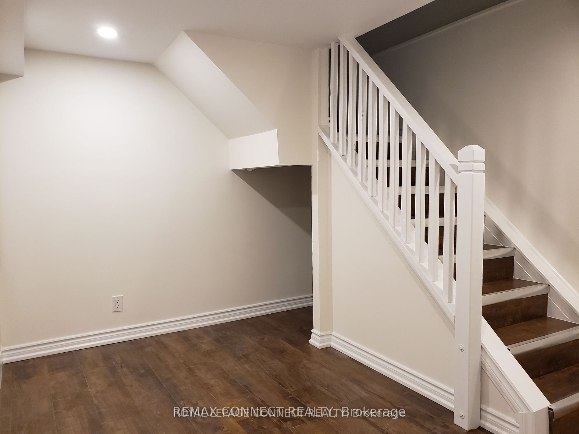 50 Birchmount Road Lower, Toronto, ON M1N 3J6 photo 3