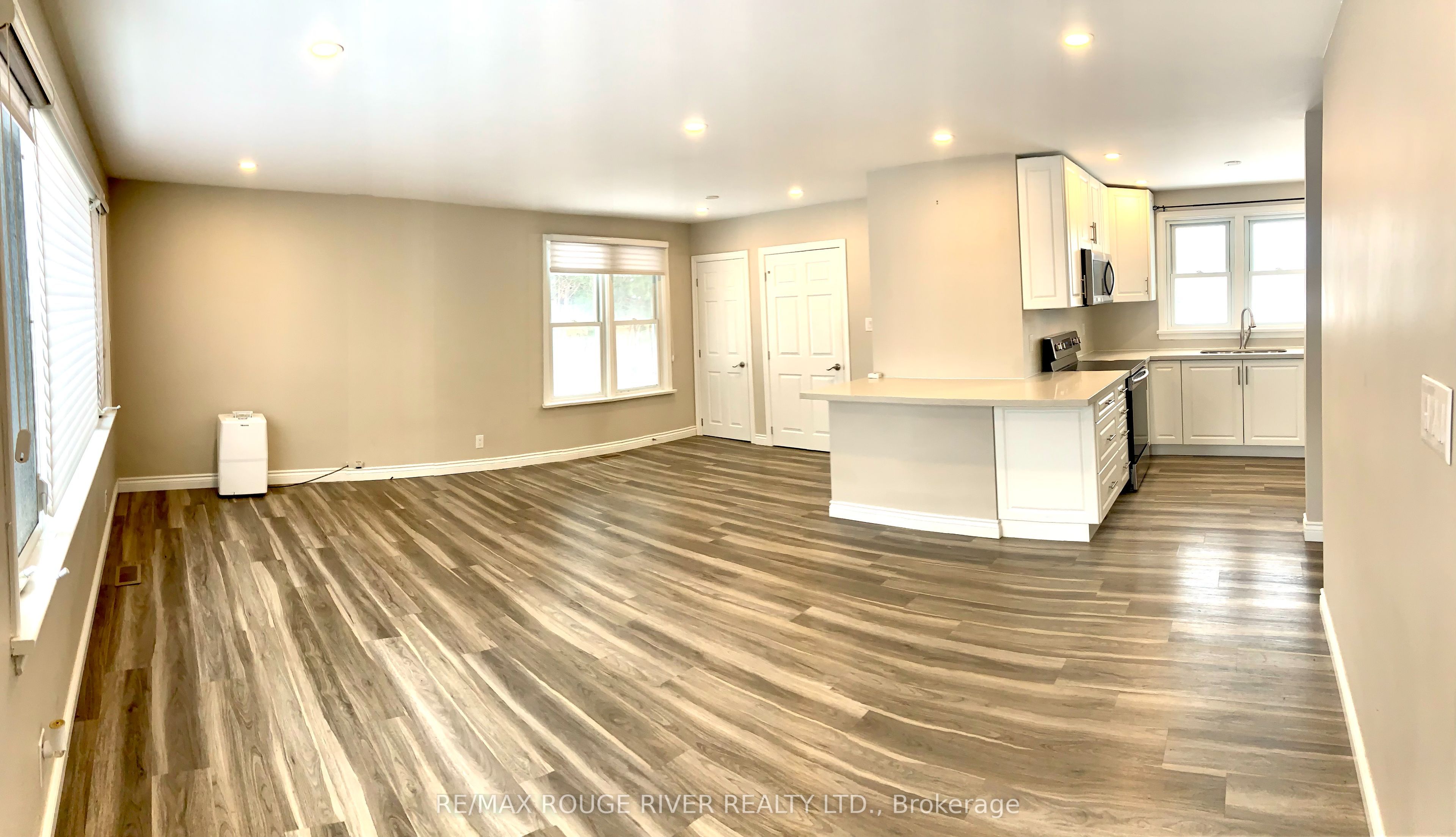 513 Rossland Road E Upper, Oshawa, ON L1G 2X4 photo 5