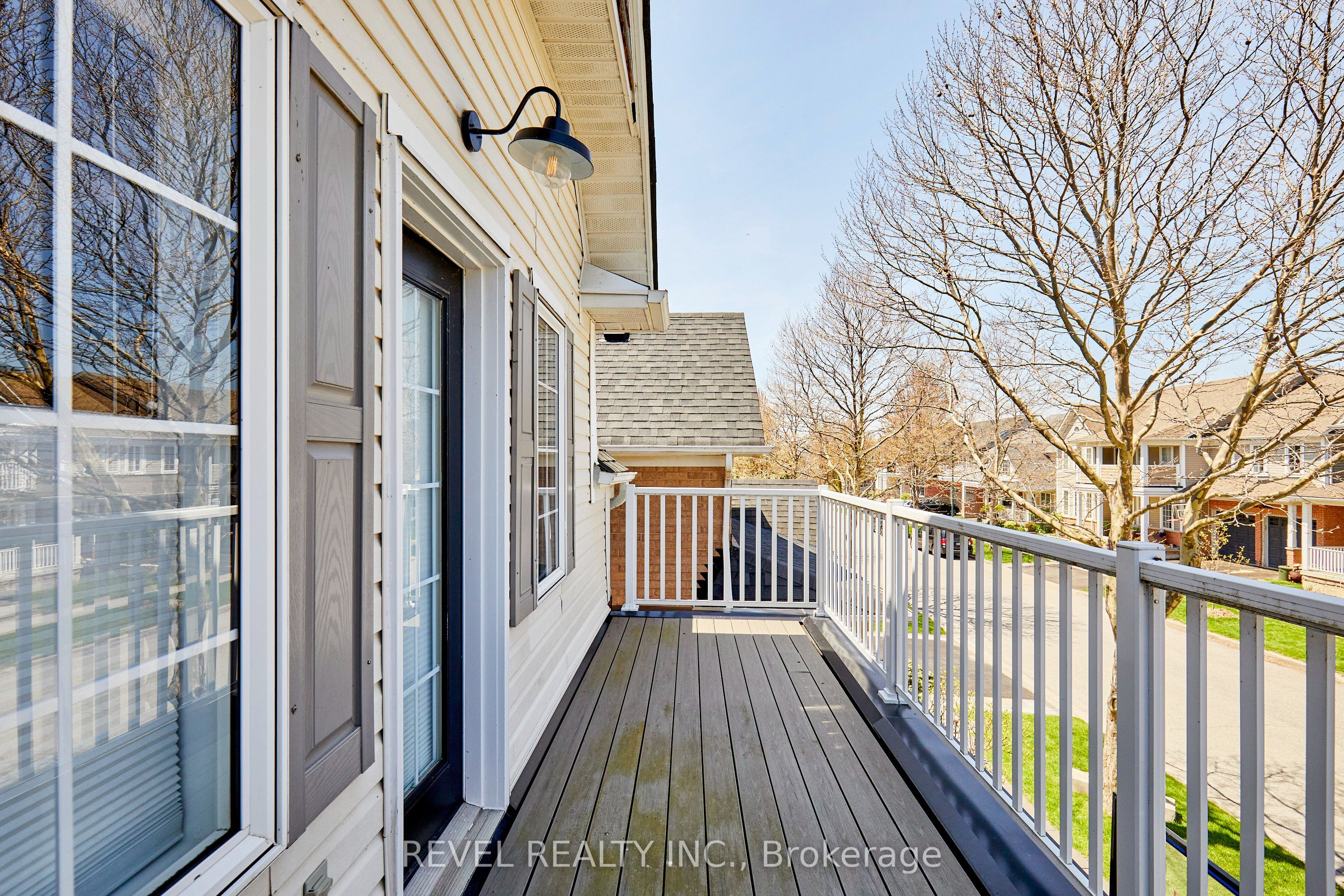 21 Parish Avenue, Ajax, ON L1Z 1N2 photo 2