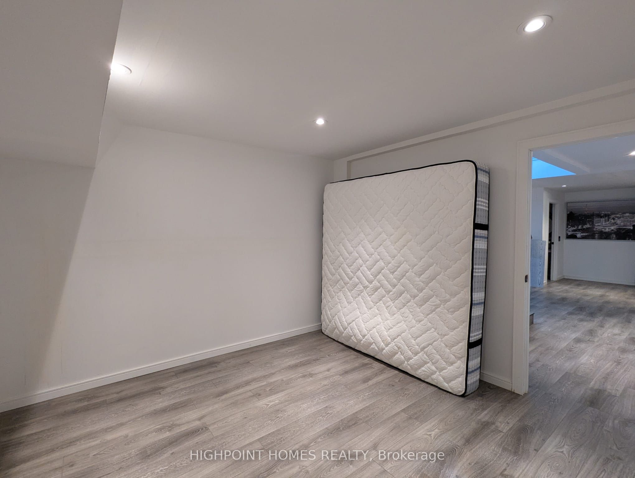 5010 Barber Street, Pickering, ON L1Y 1B4 photo 5