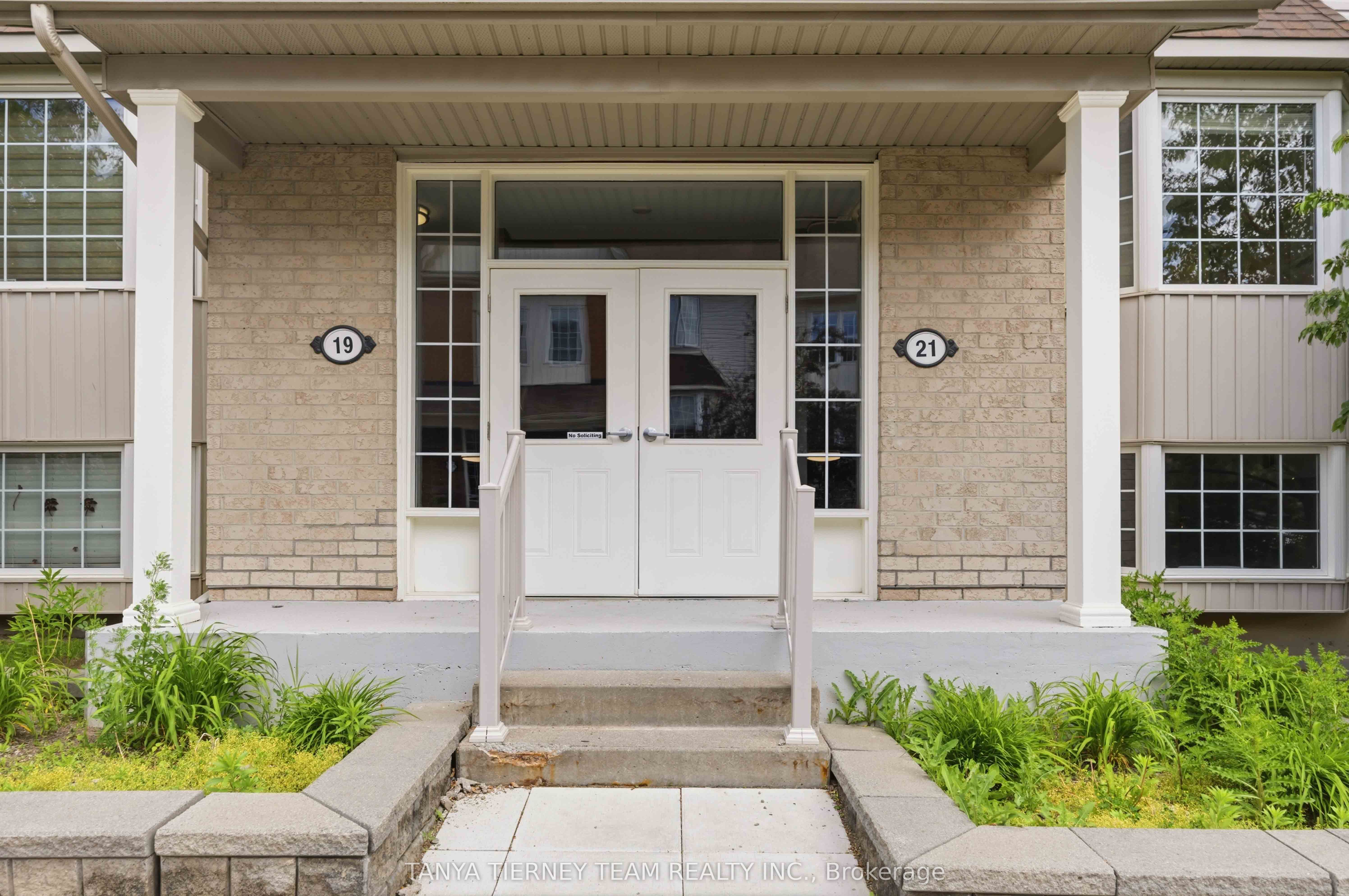 21 Petra Way 2, Whitby, ON L1R 0A6 photo 4