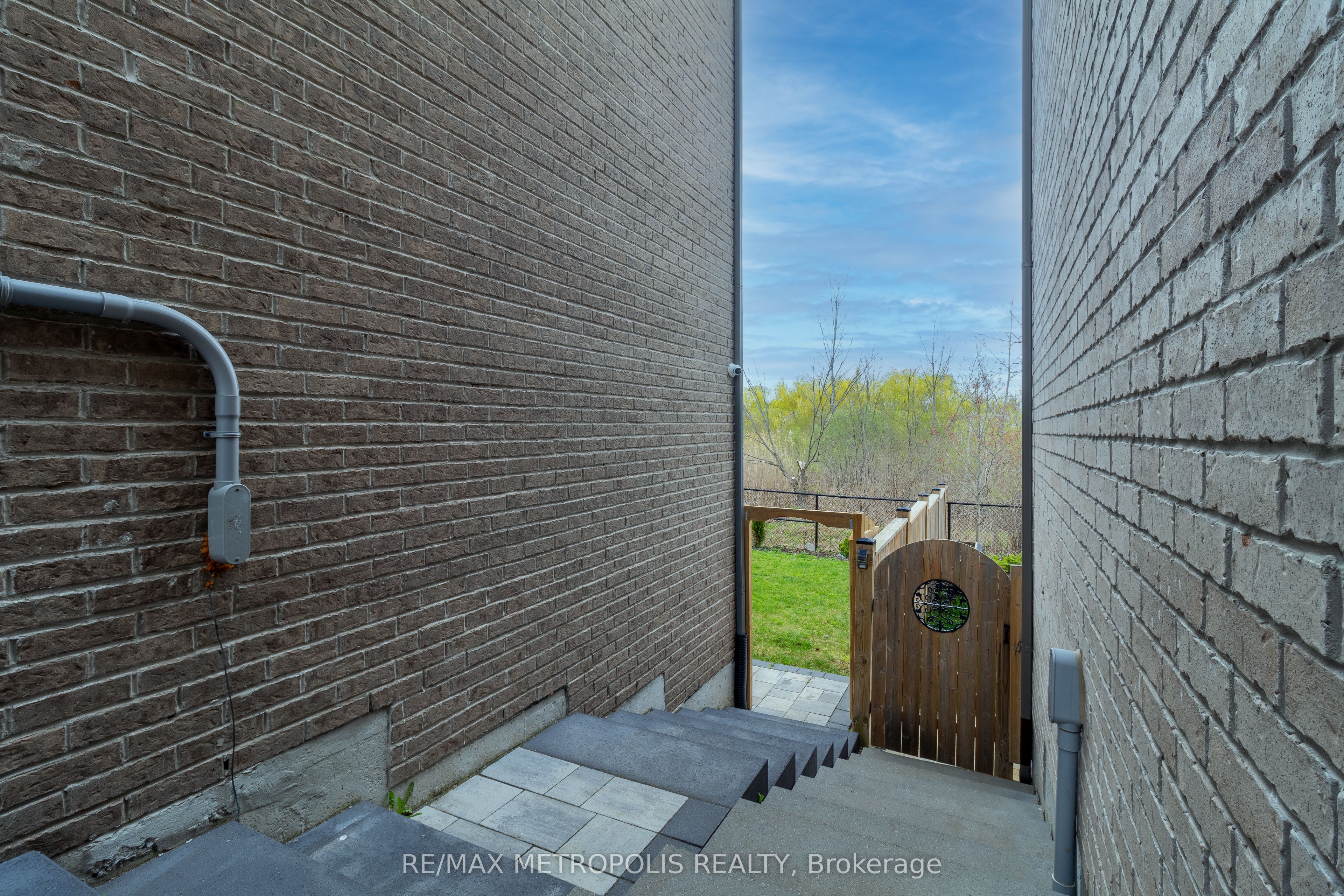 11 Purdy Place BSMT, Clarington, ON L1C 0V2 photo 4
