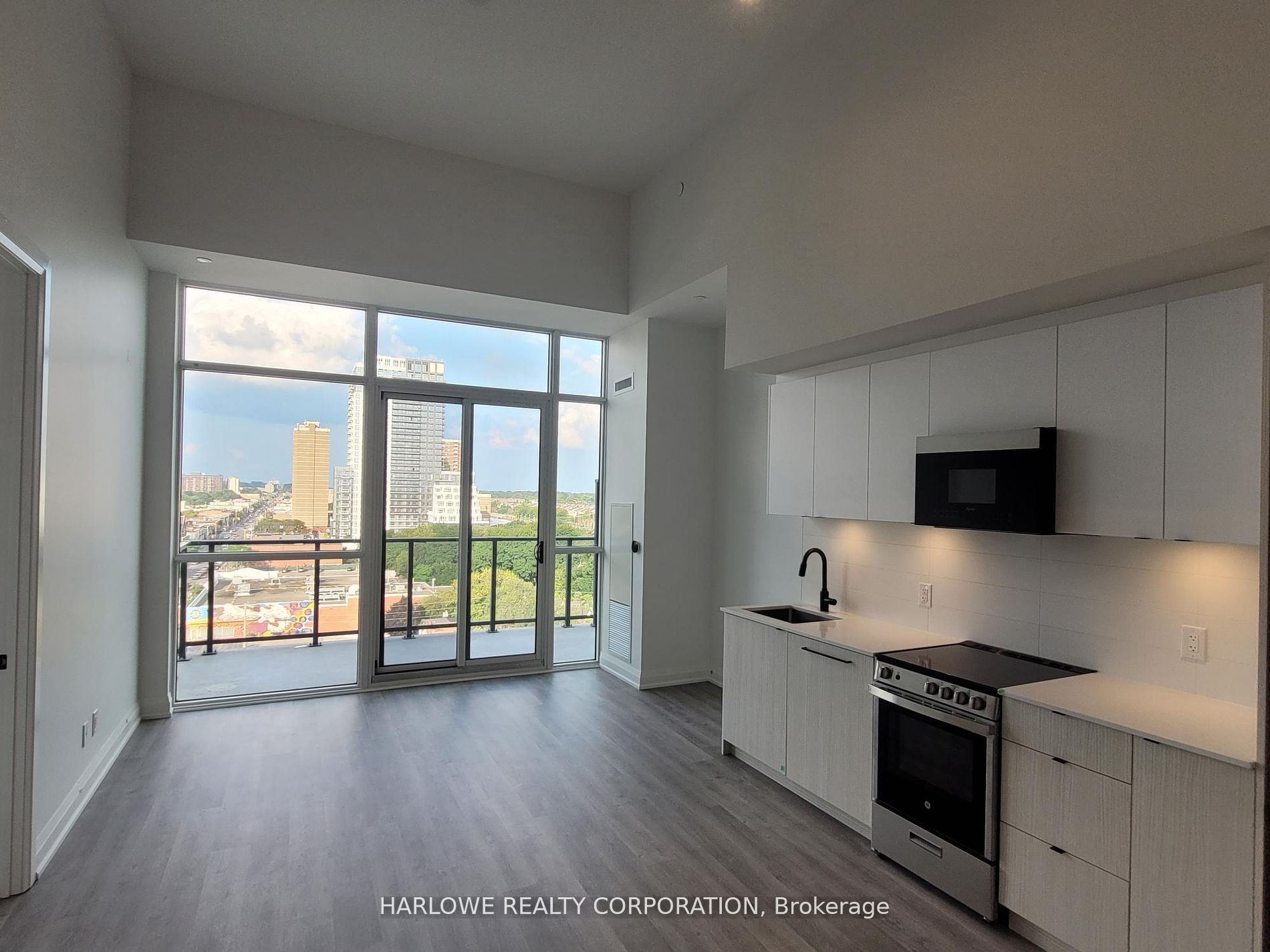 2369 Danforth Avenue PH05, Toronto, ON M4C 0B1