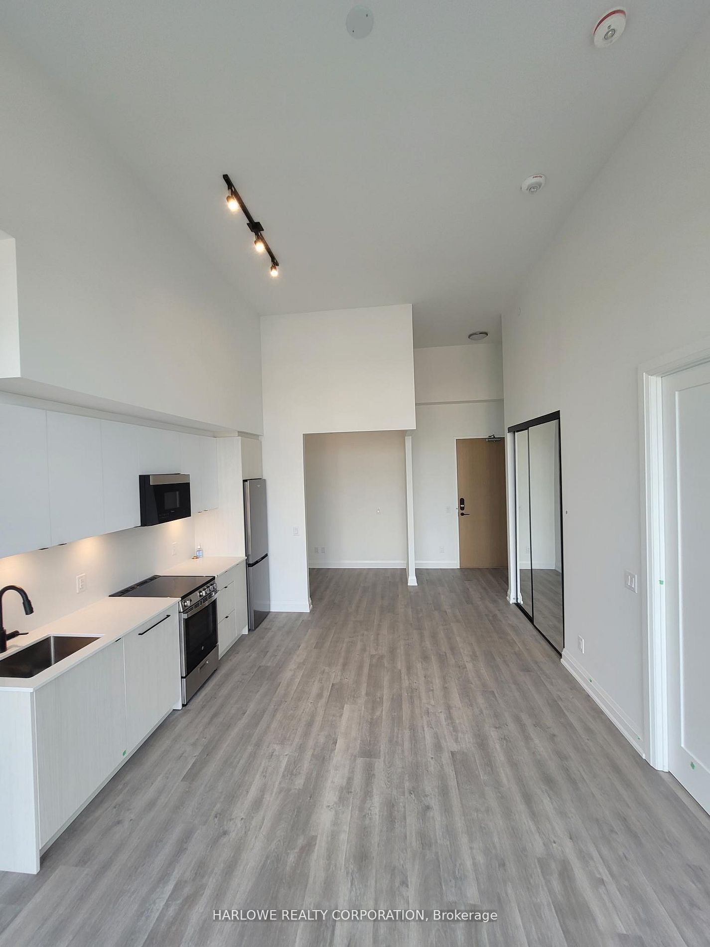 2369 Danforth Avenue PH05, Toronto, ON M4C 0B1 photo 4