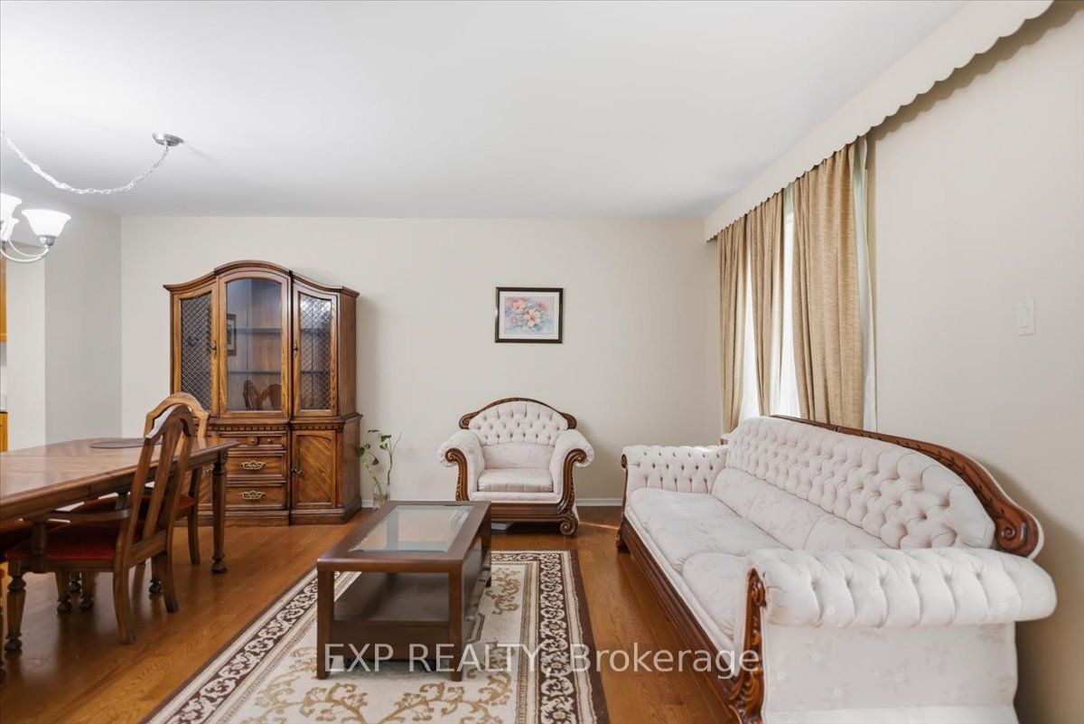 102 Red River Crescent, Toronto, ON M1B 1Z6 photo 2