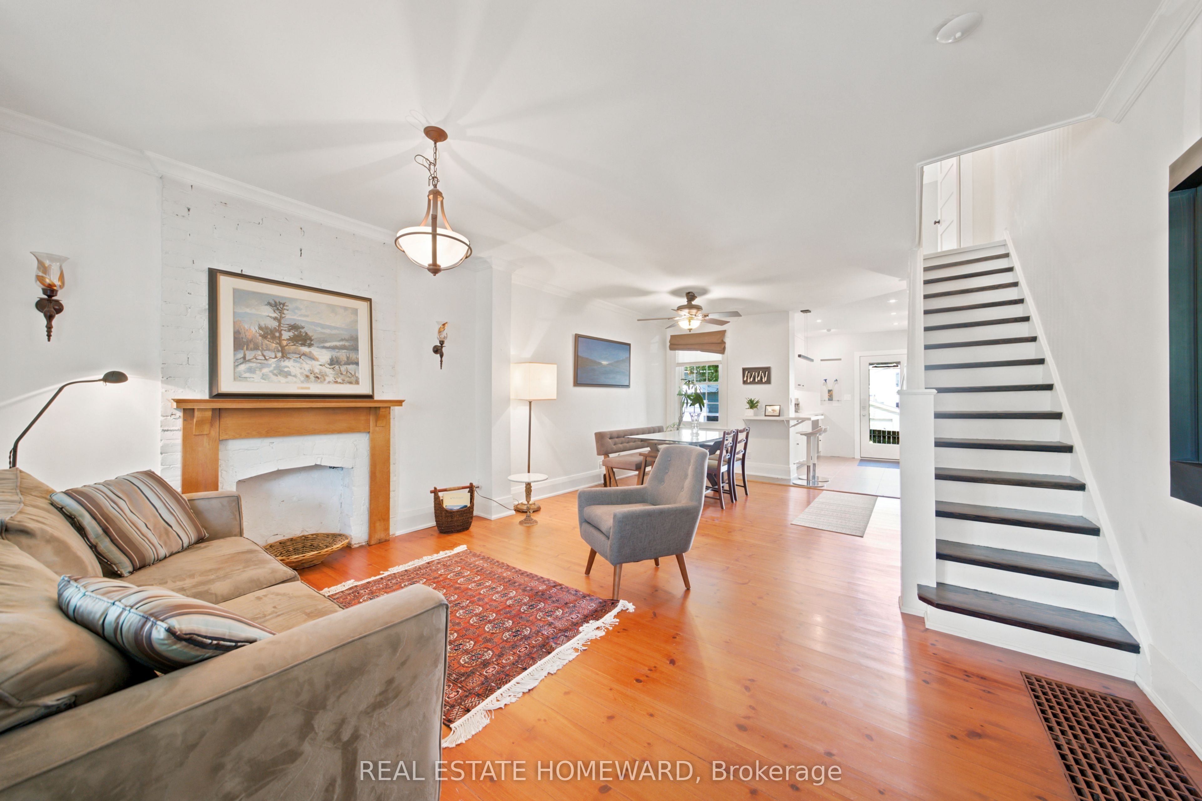 98 Drayton Avenue, Toronto, ON M4C 3L9 photo 2