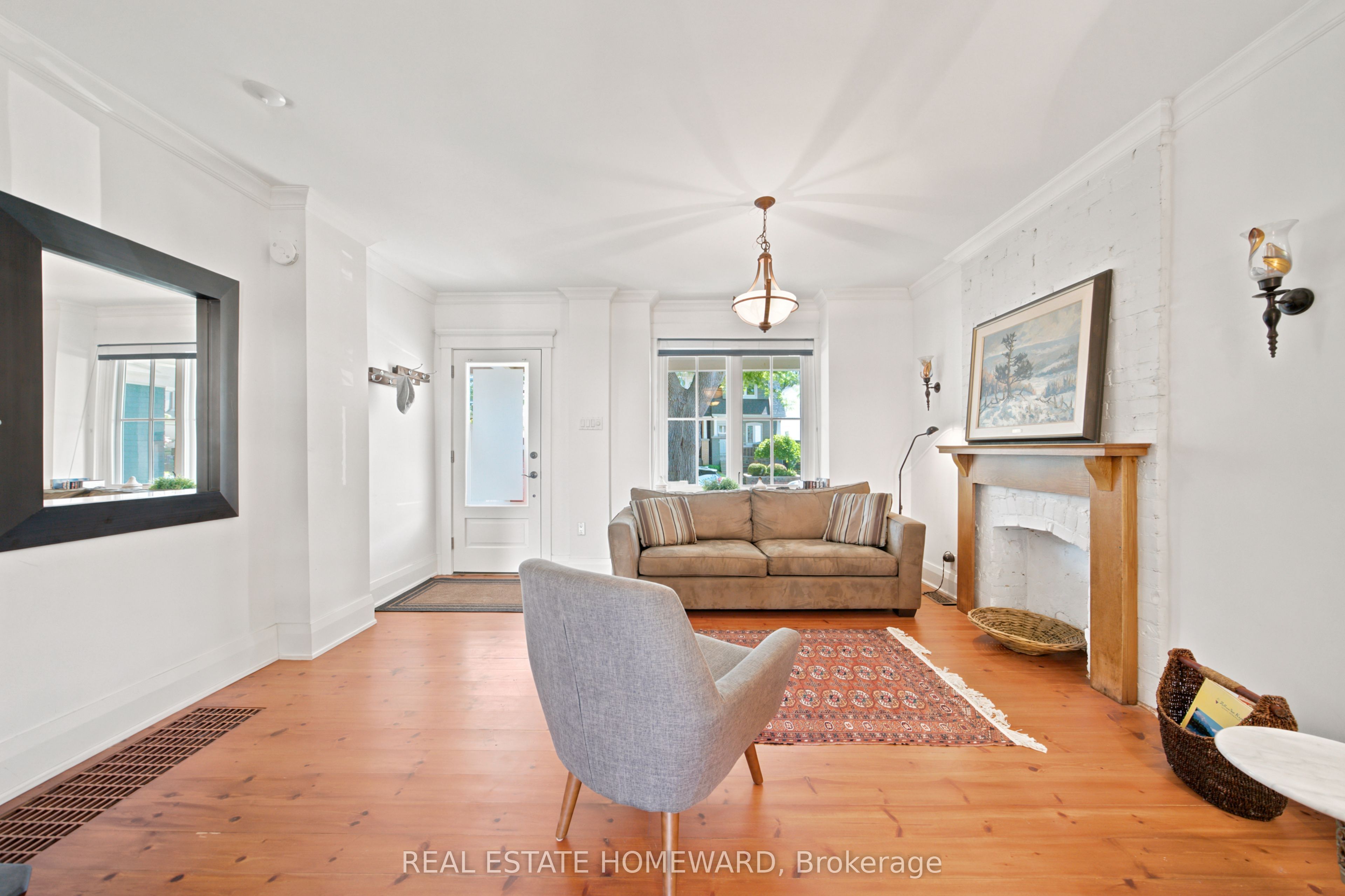 98 Drayton Avenue, Toronto, ON M4C 3L9 photo 3