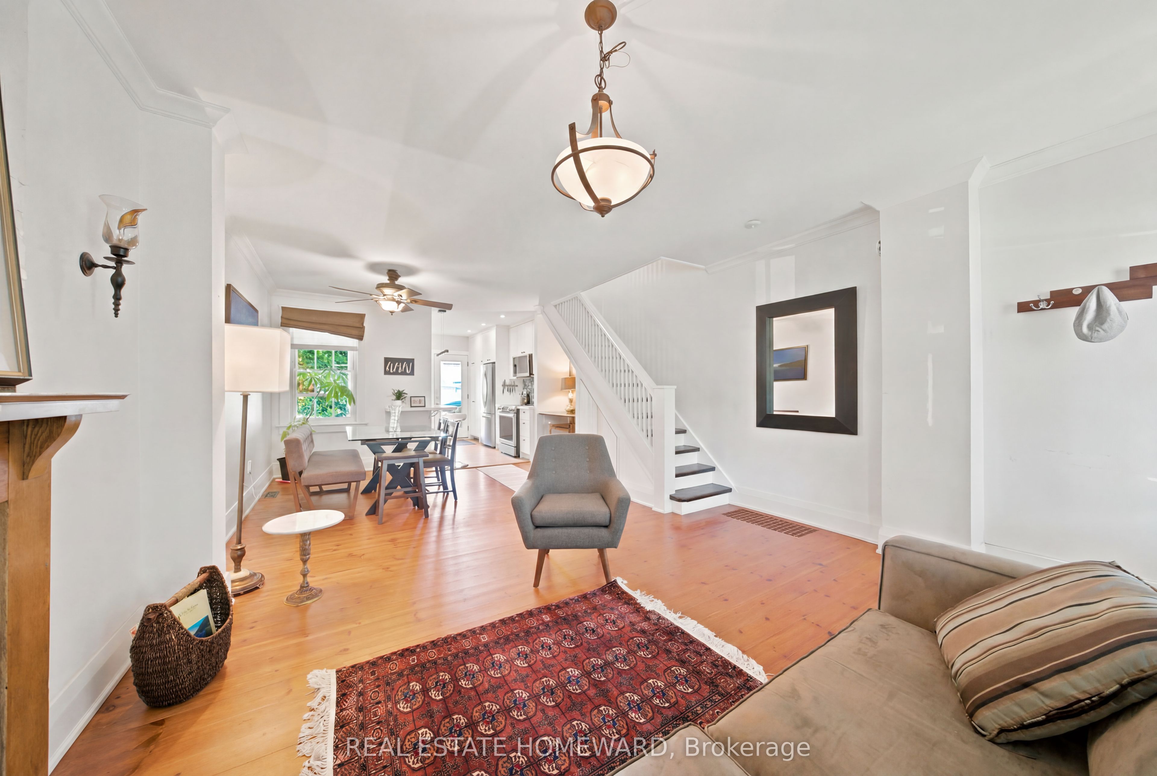 98 Drayton Avenue, Toronto, ON M4C 3L9 photo 4