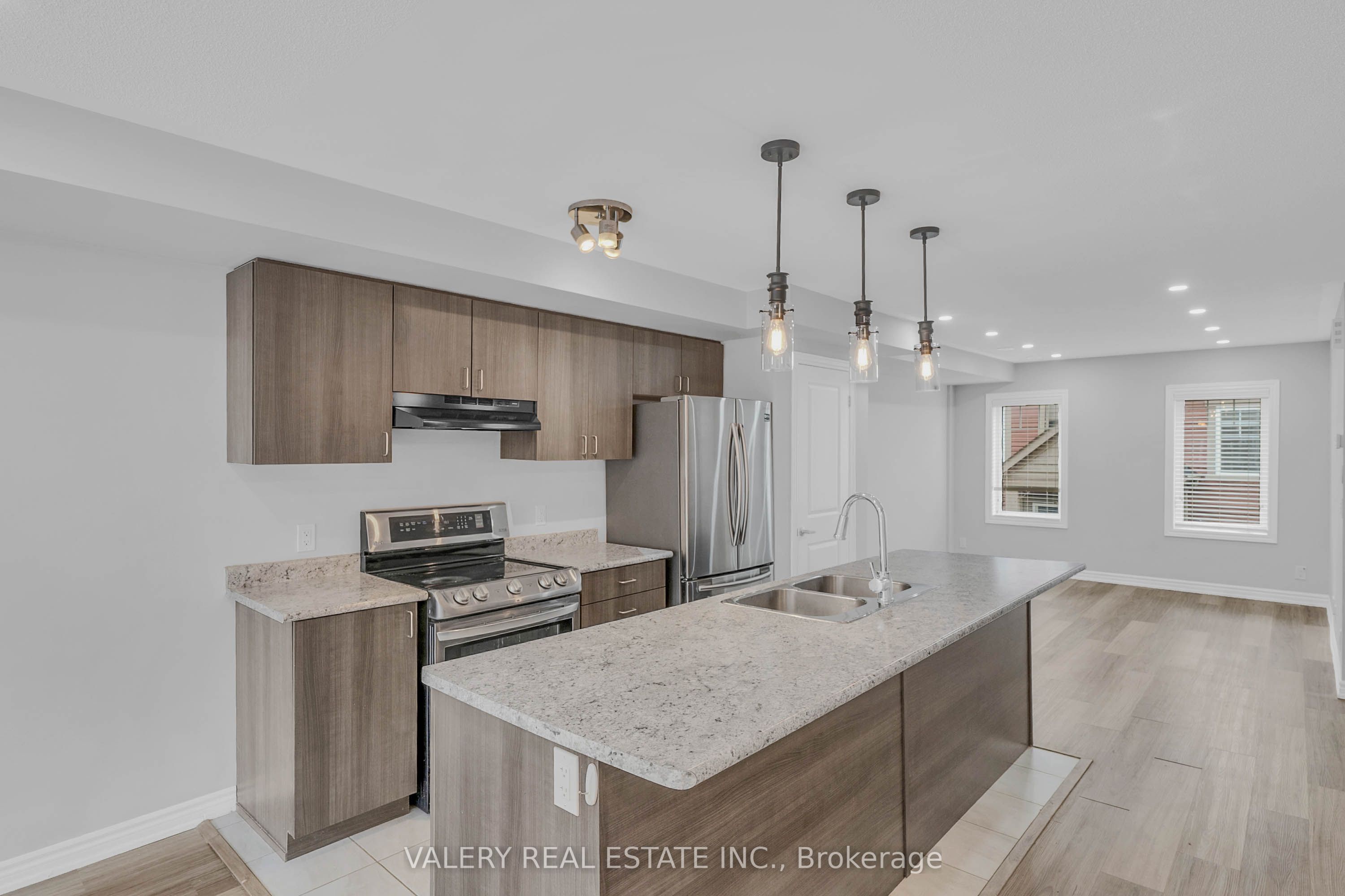 2500 Hill Rise Court 65, Oshawa, ON L1L 0M6 photo 4