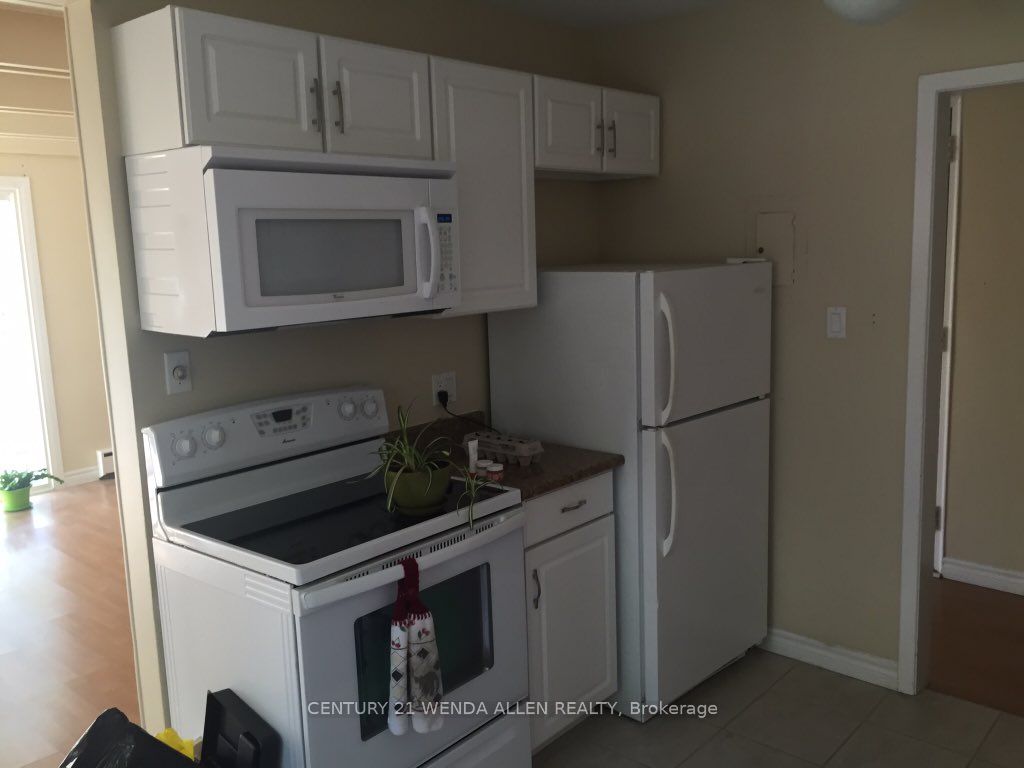 558 Lansdowne Drive, Oshawa, ON L1G 1W3 photo 2