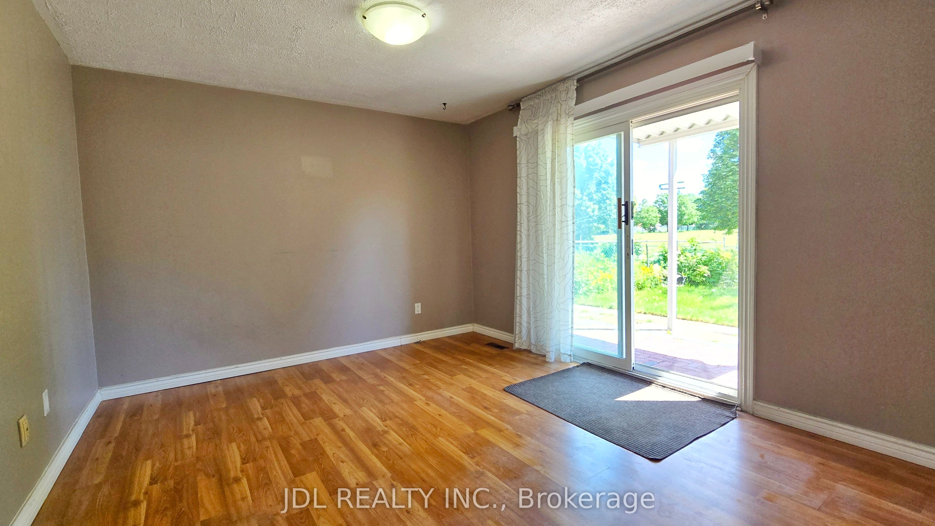 233 Fairglen Avenue, Toronto, ON M1W 1A9 photo 4