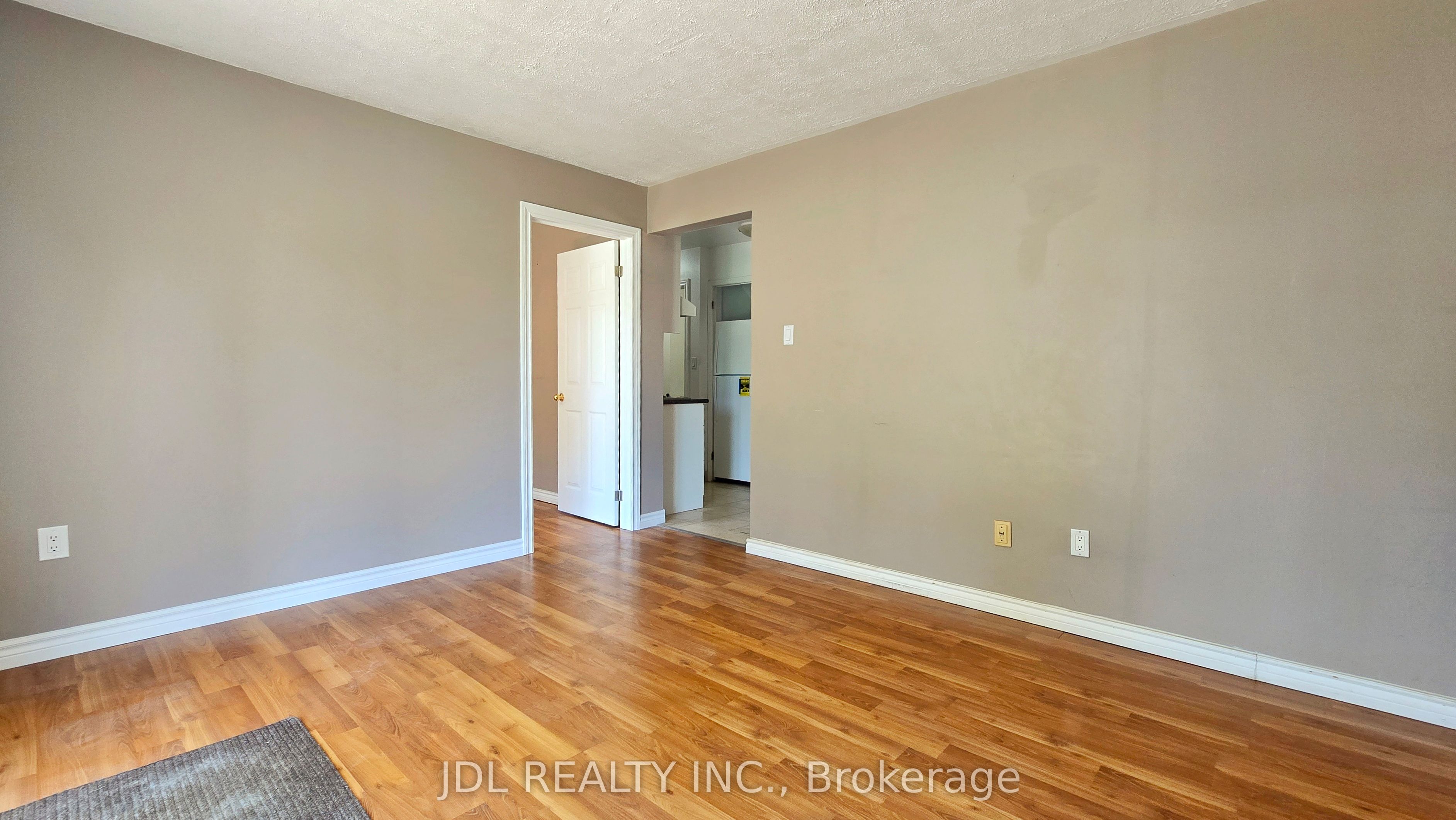 233 Fairglen Avenue, Toronto, ON M1W 1A9 photo 5