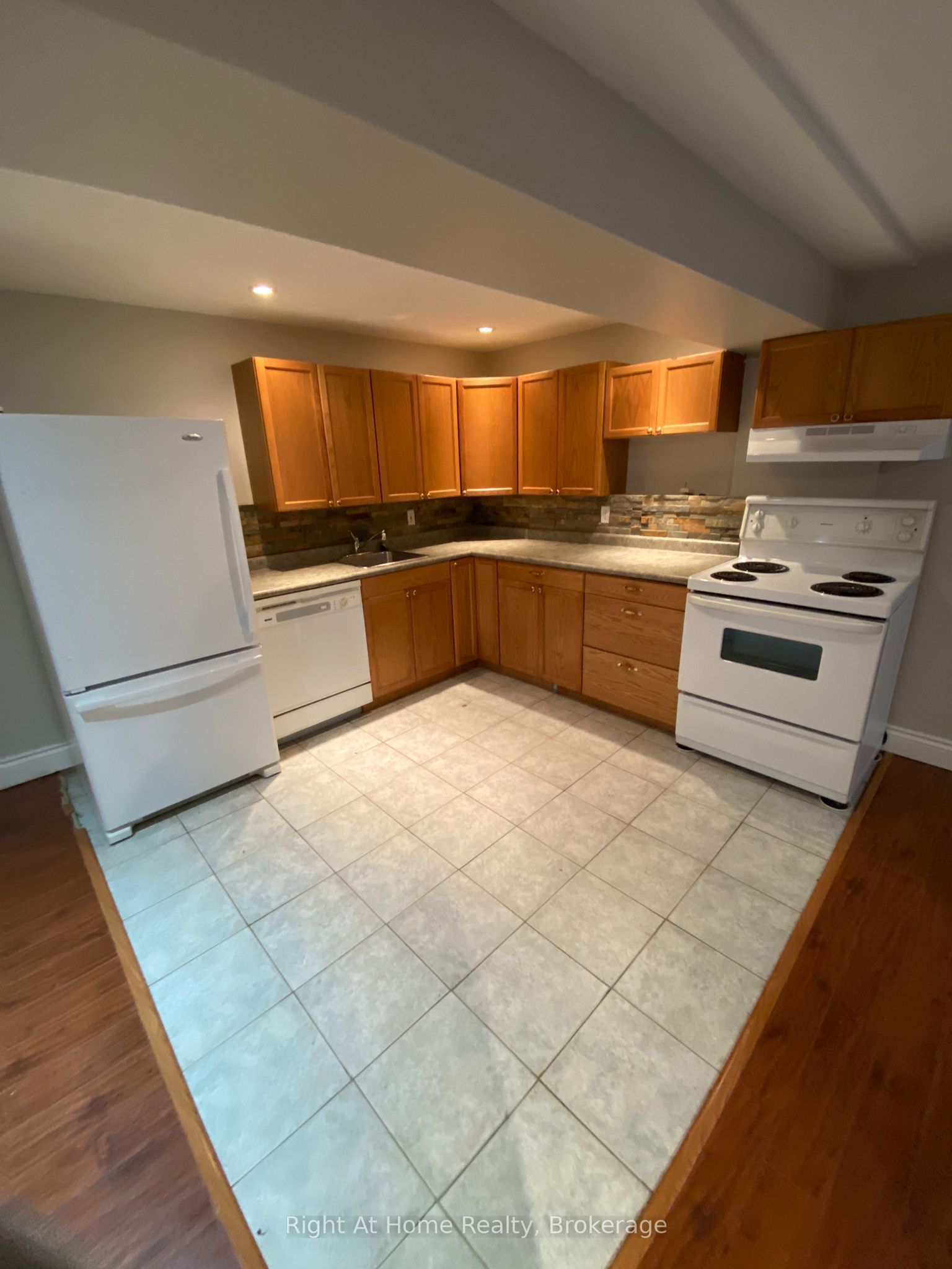 40 Prospect Street B, Clarington, ON L1H 1C7 photo 2
