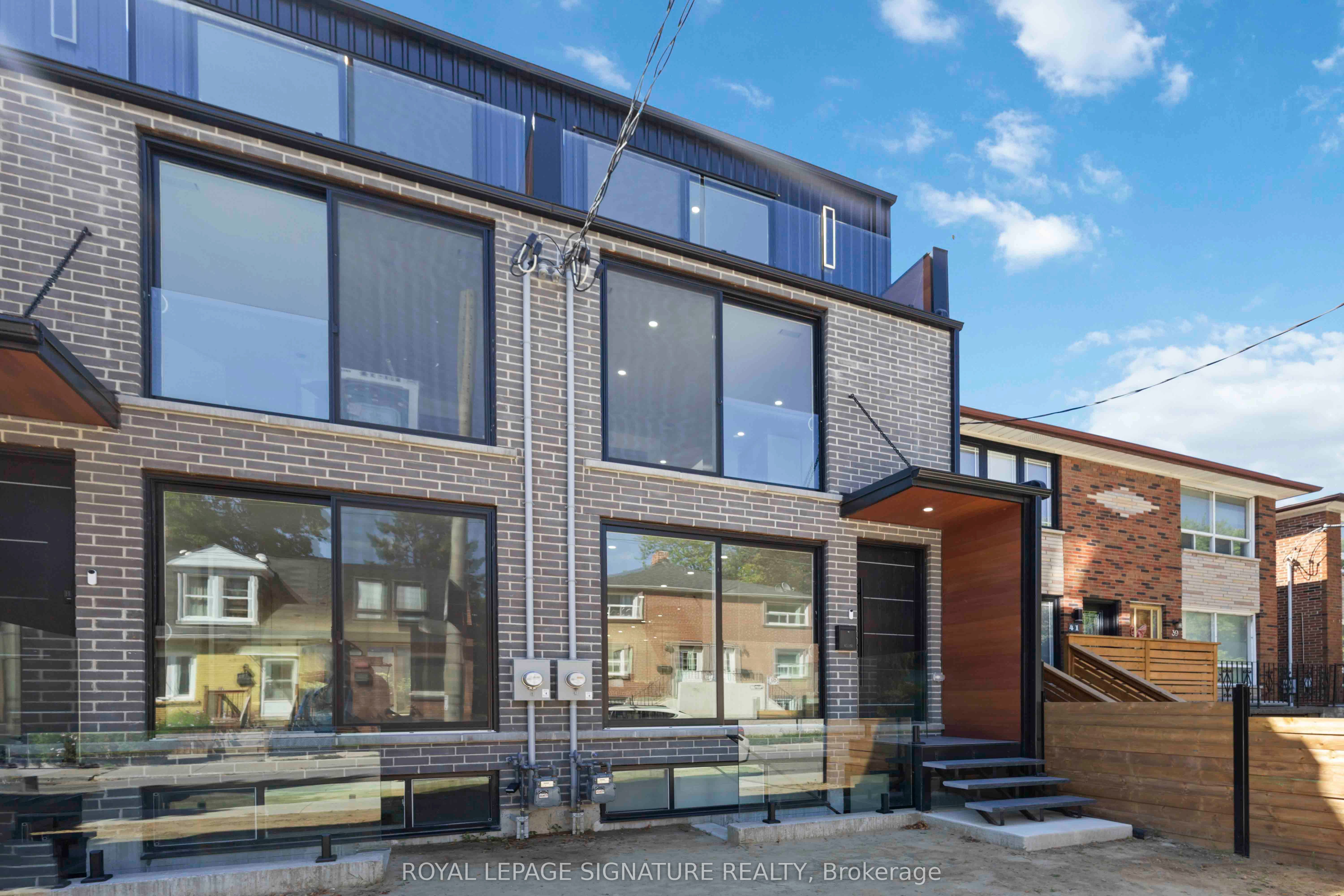 43A Cummings Street Upper, Toronto, ON M4M 1M9