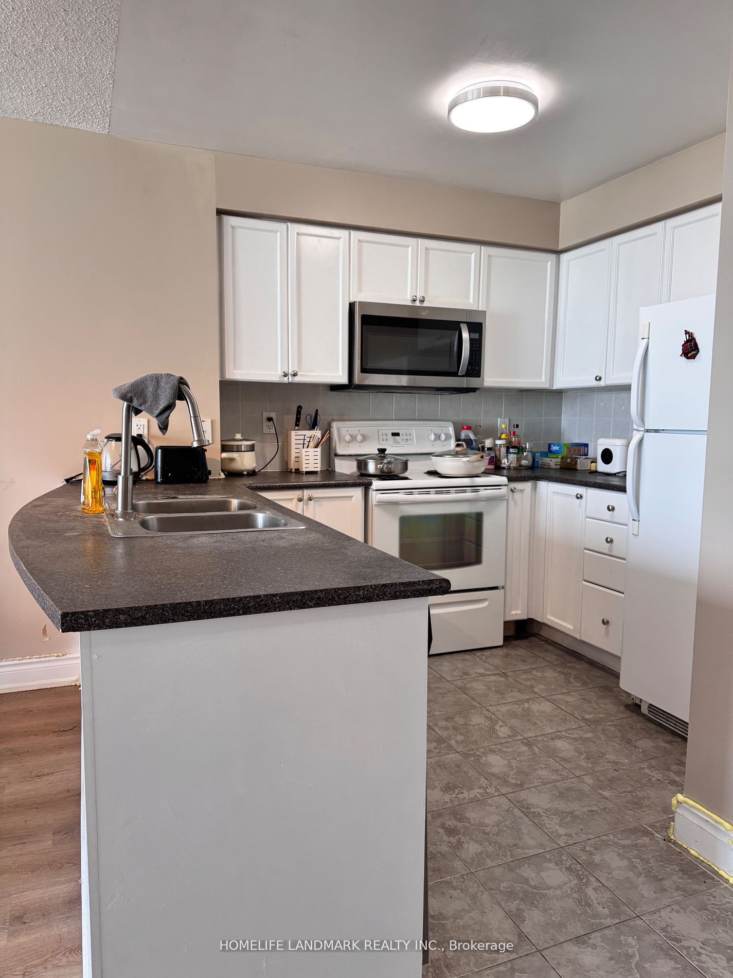 50 Brian Harrison Way 909, Toronto, ON M1P 5J4 photo 3