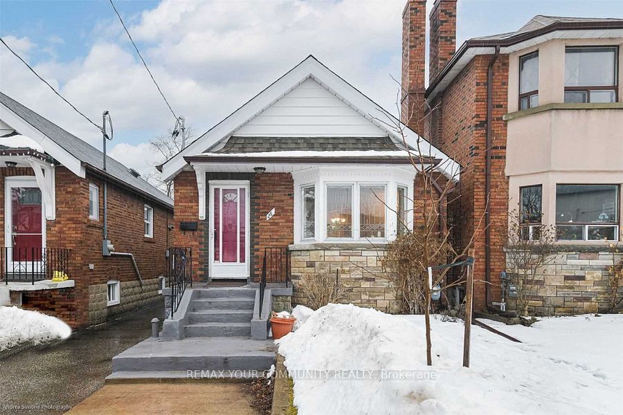 26 Elmsdale Road W, Toronto, ON M4J 3M4