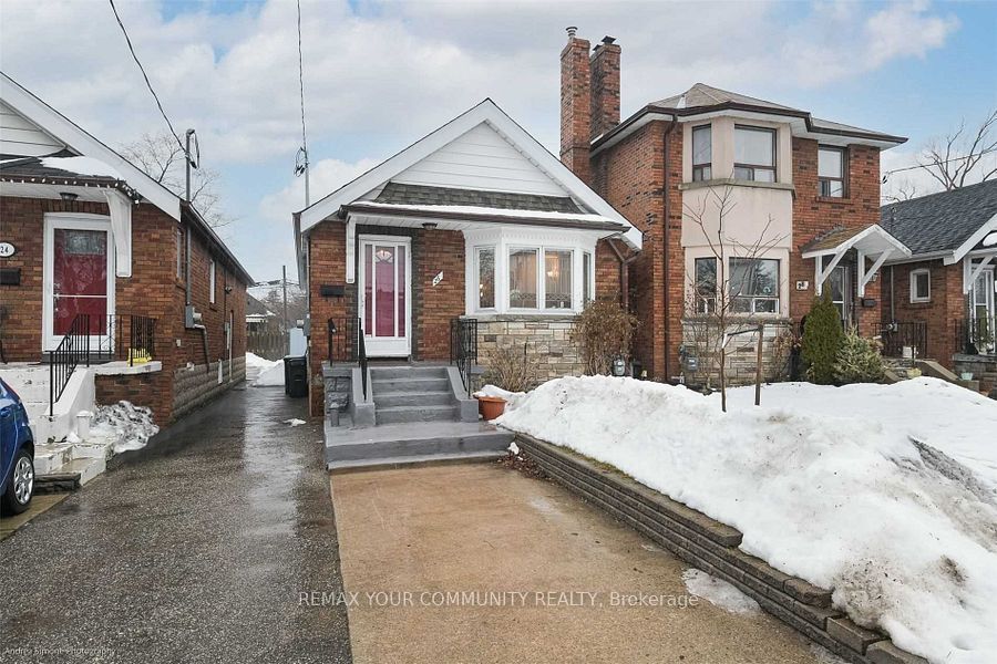 26 Elmsdale Road W, Toronto, ON M4J 3M4 photo 2