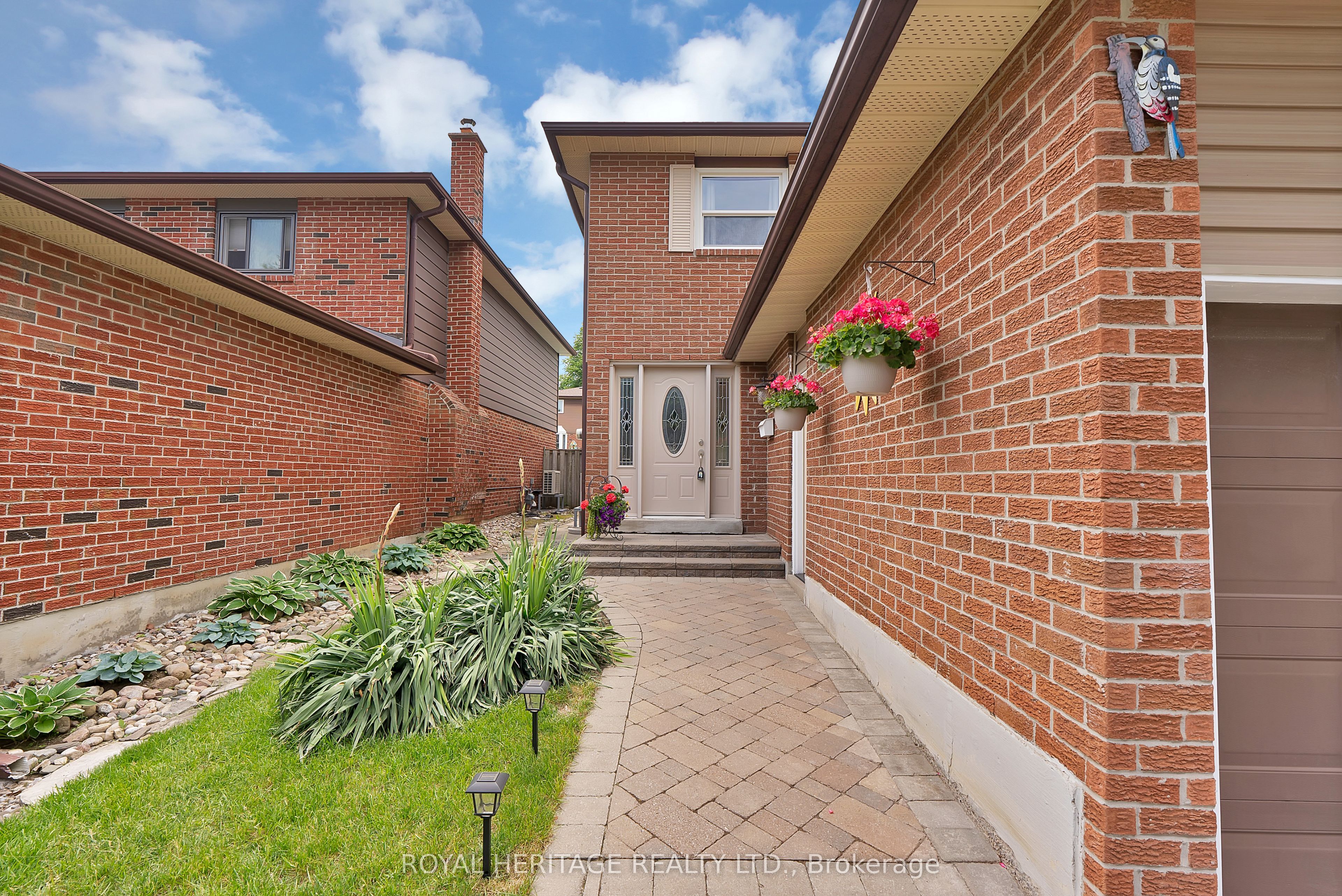 1235 Cedarcroft Crescent, Pickering, ON L1X 1S6 photo 2