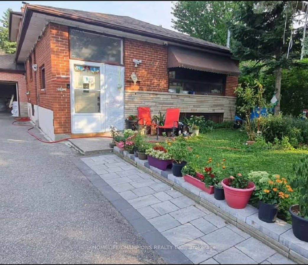 701 N Brimorton Drive NE, Toronto, ON M1G 2R7