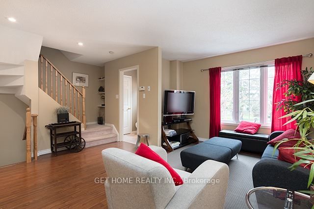1735 Walnut Lane 27, Pickering, ON L1V 6Z8 photo 2