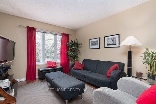 1735 Walnut Lane 27, Pickering, ON L1V 6Z8 photo 5
