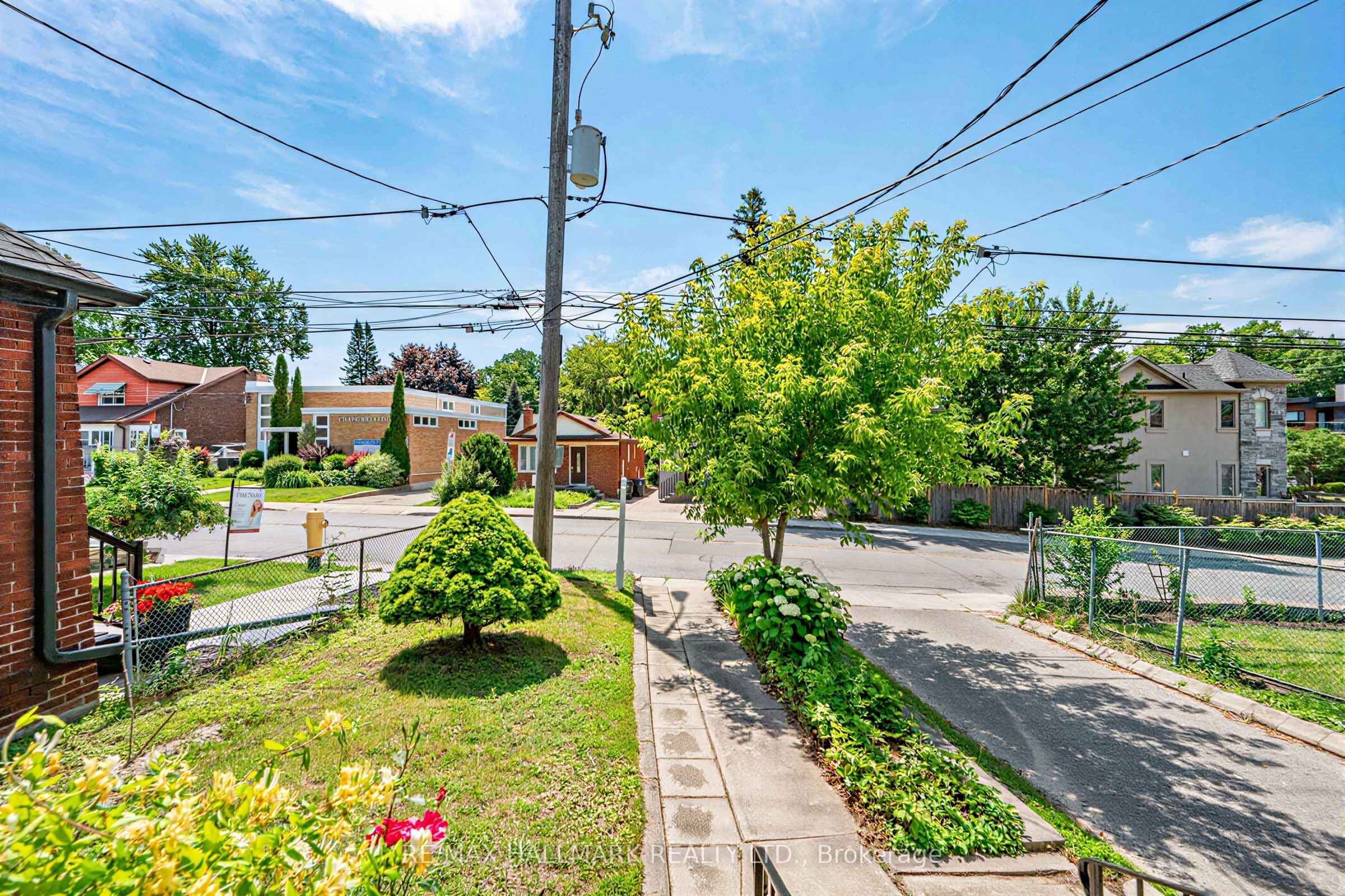 970 Cosburn Avenue, Toronto, ON M4C 2W9 photo 2