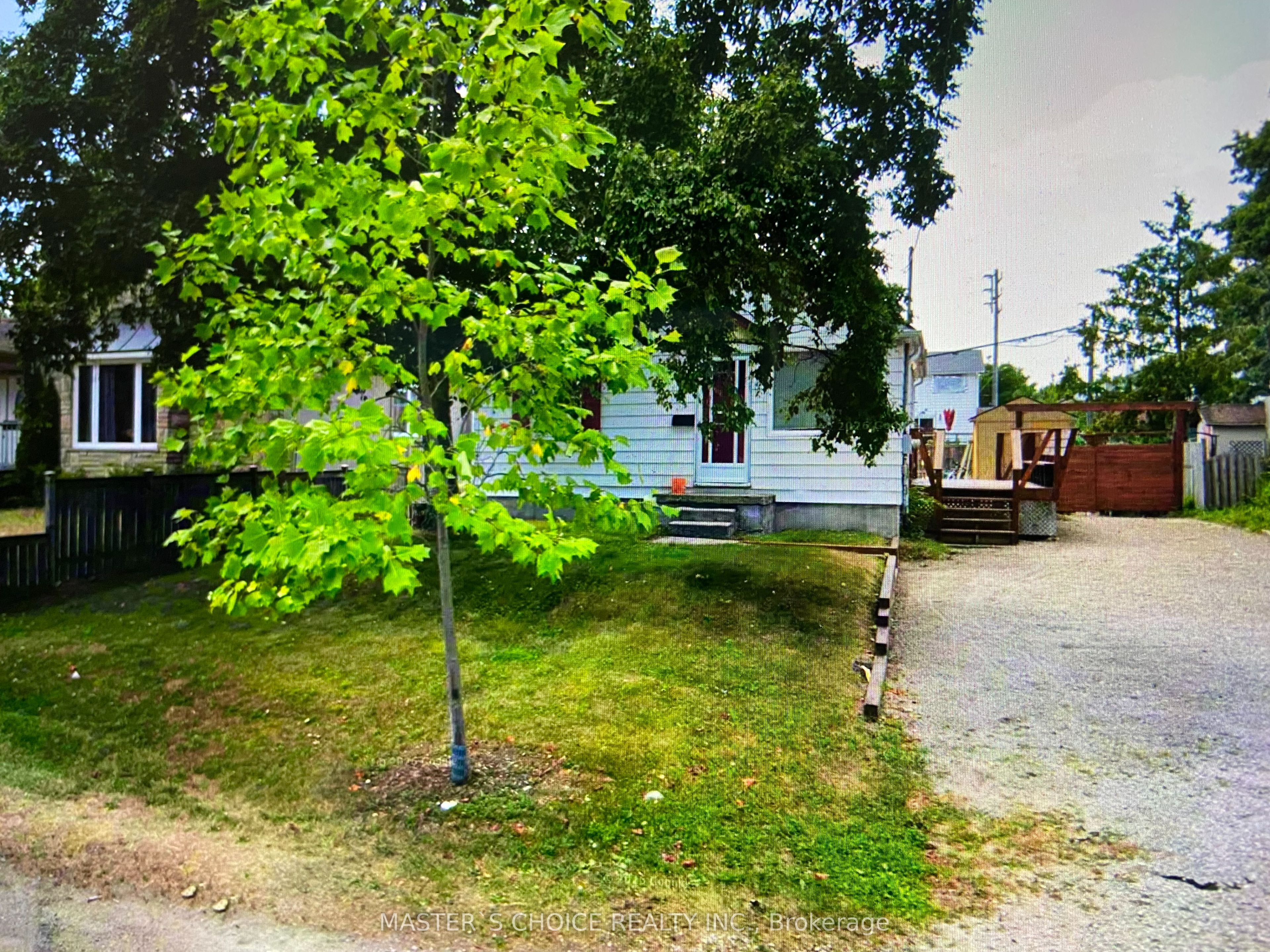 32 Amiens Road, Toronto, ON M1E 3S6
