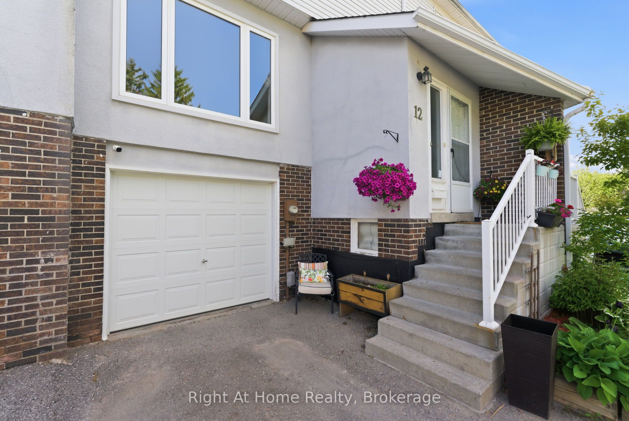 303 Garden Street 12, Whitby, ON L1N 3W3