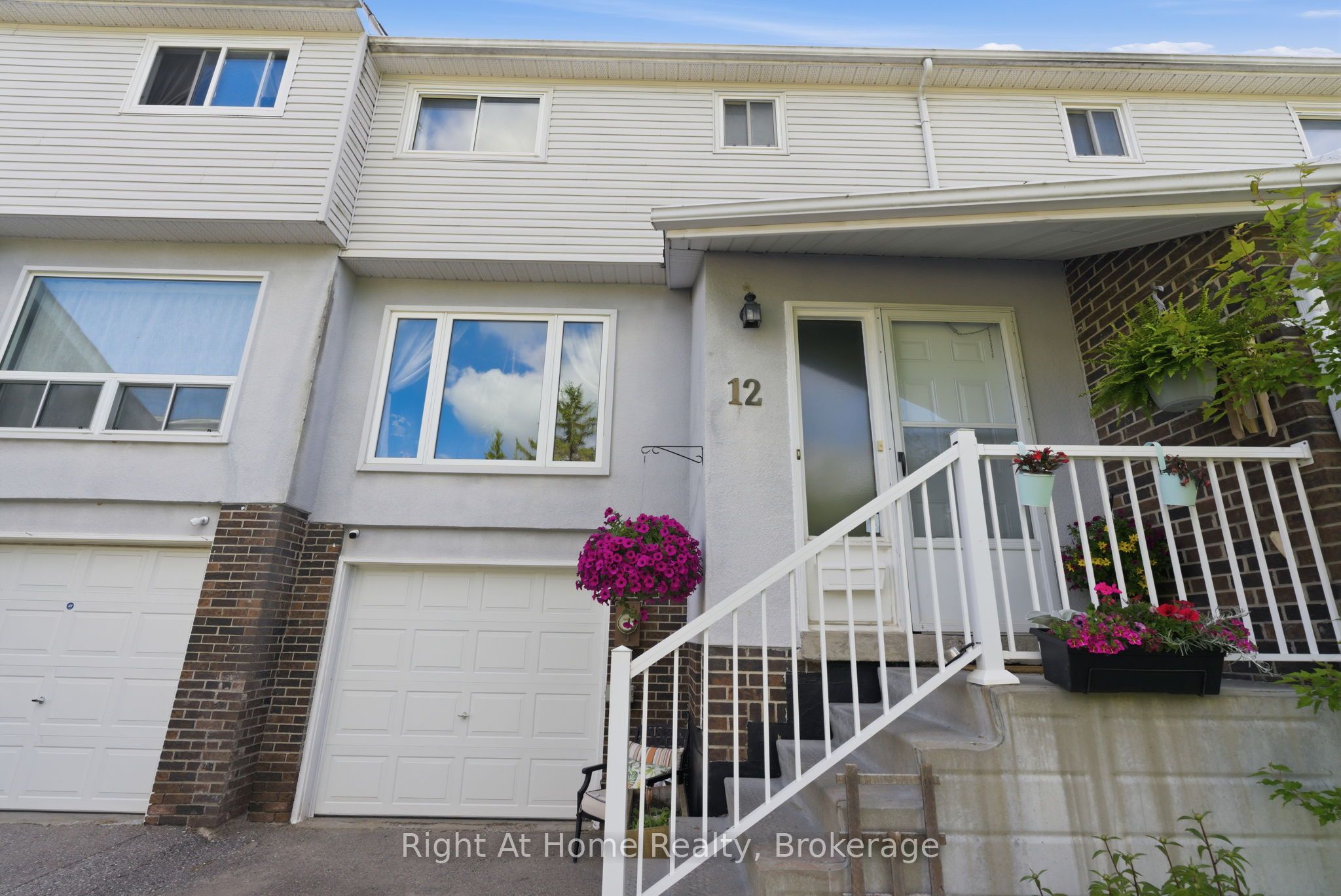 303 Garden Street 12, Whitby, ON L1N 3W3 photo 2