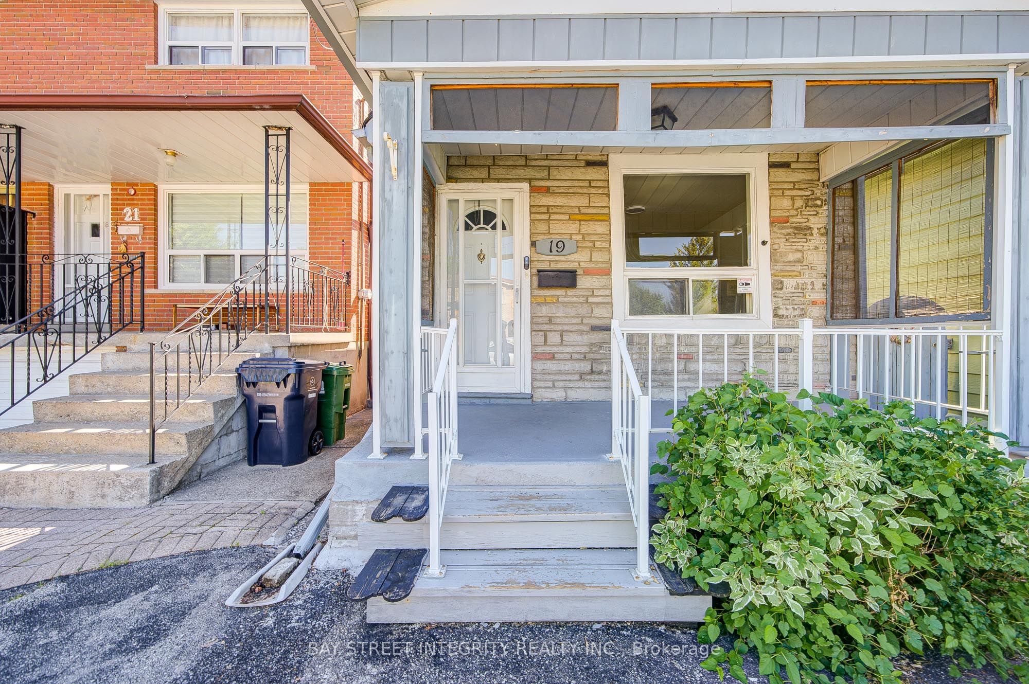 19 Robinson Avenue, Toronto, ON M1L 3S8 photo 4