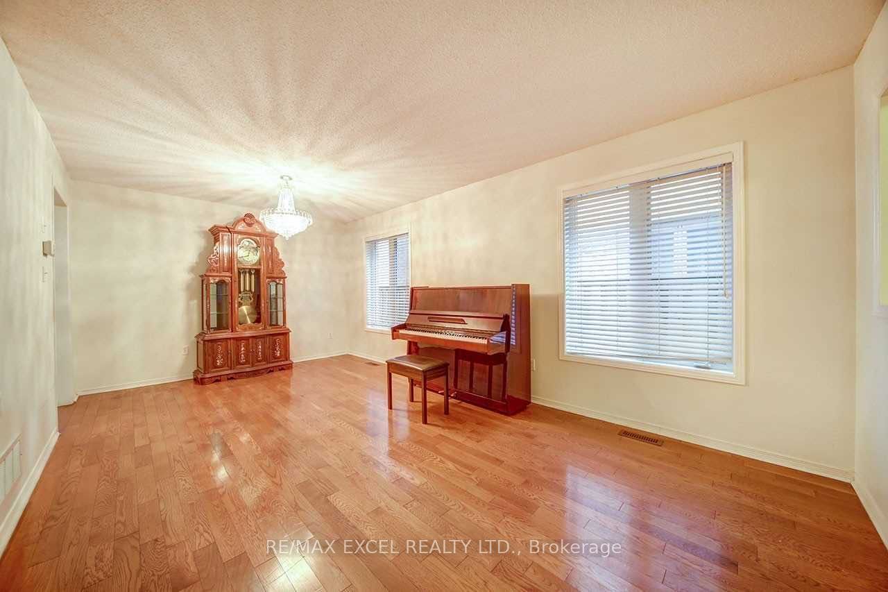 175 Shepton Way Upper, Toronto, ON M1V 5N4 photo 4
