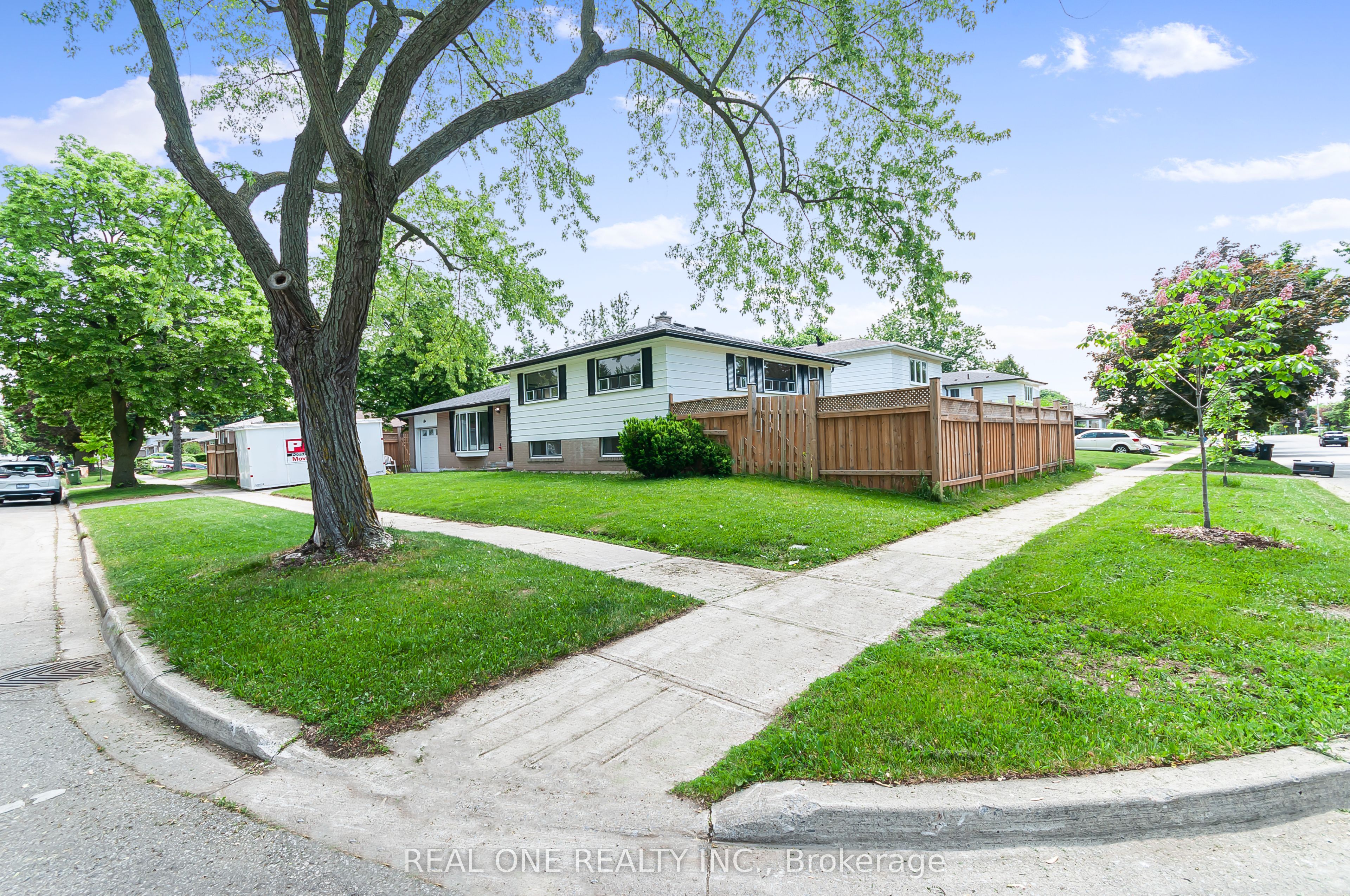 1 Grovenest Drive, Toronto, ON M1E 4J2 photo 2