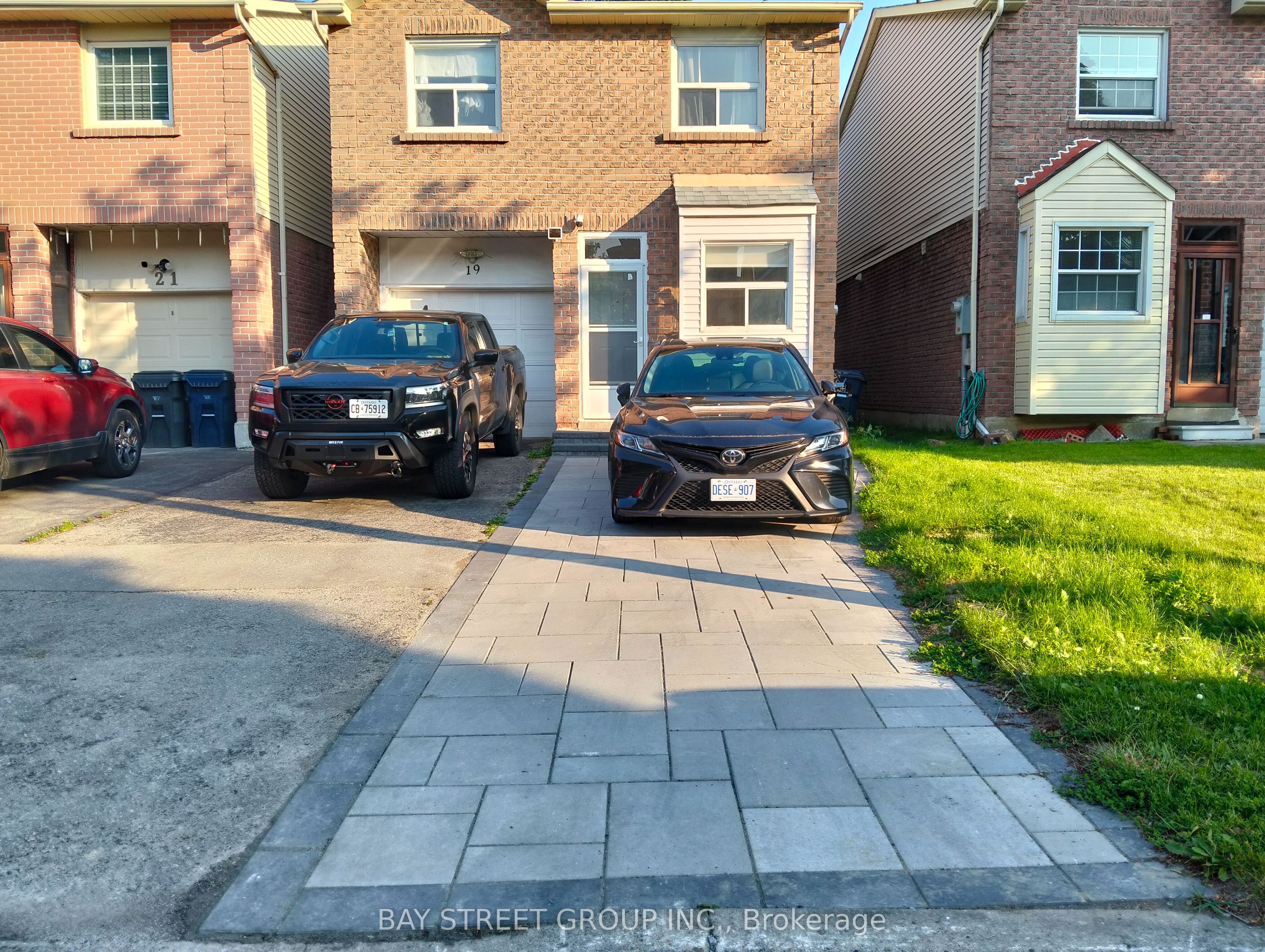 19 Crown Acres Court Main, Toronto, ON M1S 4W1