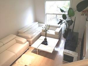 19 Crown Acres Court Main, Toronto, ON M1S 4W1 photo 2