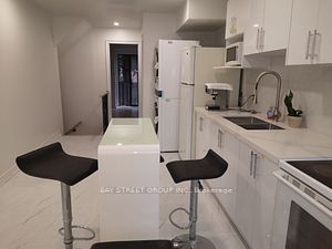 19 Crown Acres Court Main, Toronto, ON M1S 4W1 photo 4
