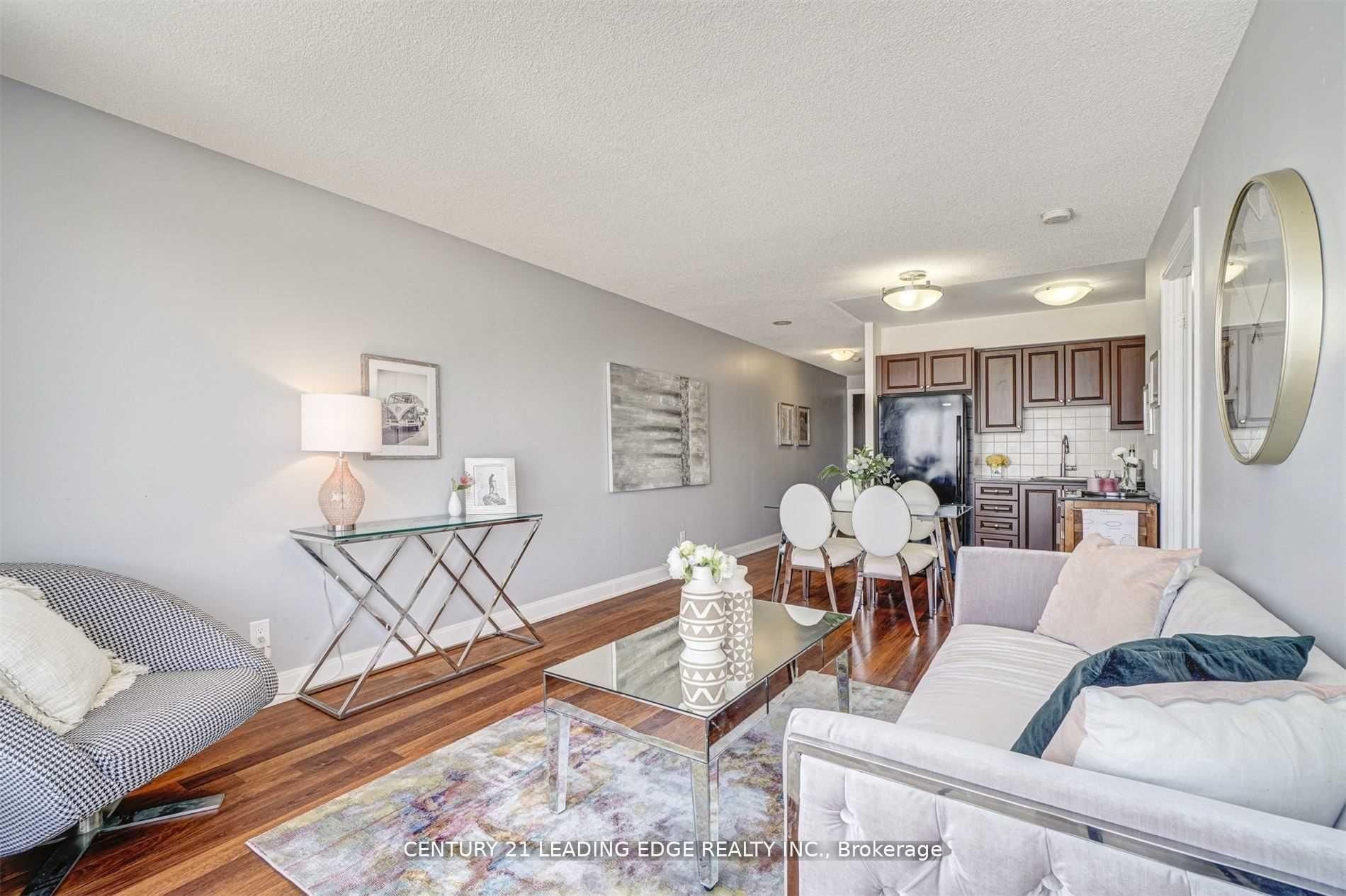 135 Village Green Square 2415, Toronto, ON M1S 0G4 photo 2