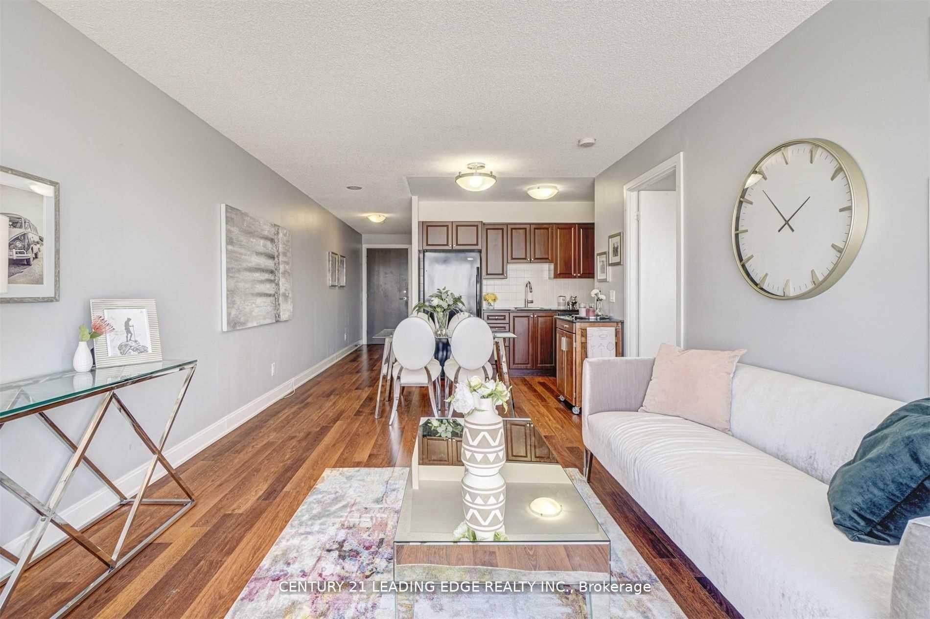 135 Village Green Square 2415, Toronto, ON M1S 0G4 photo 3