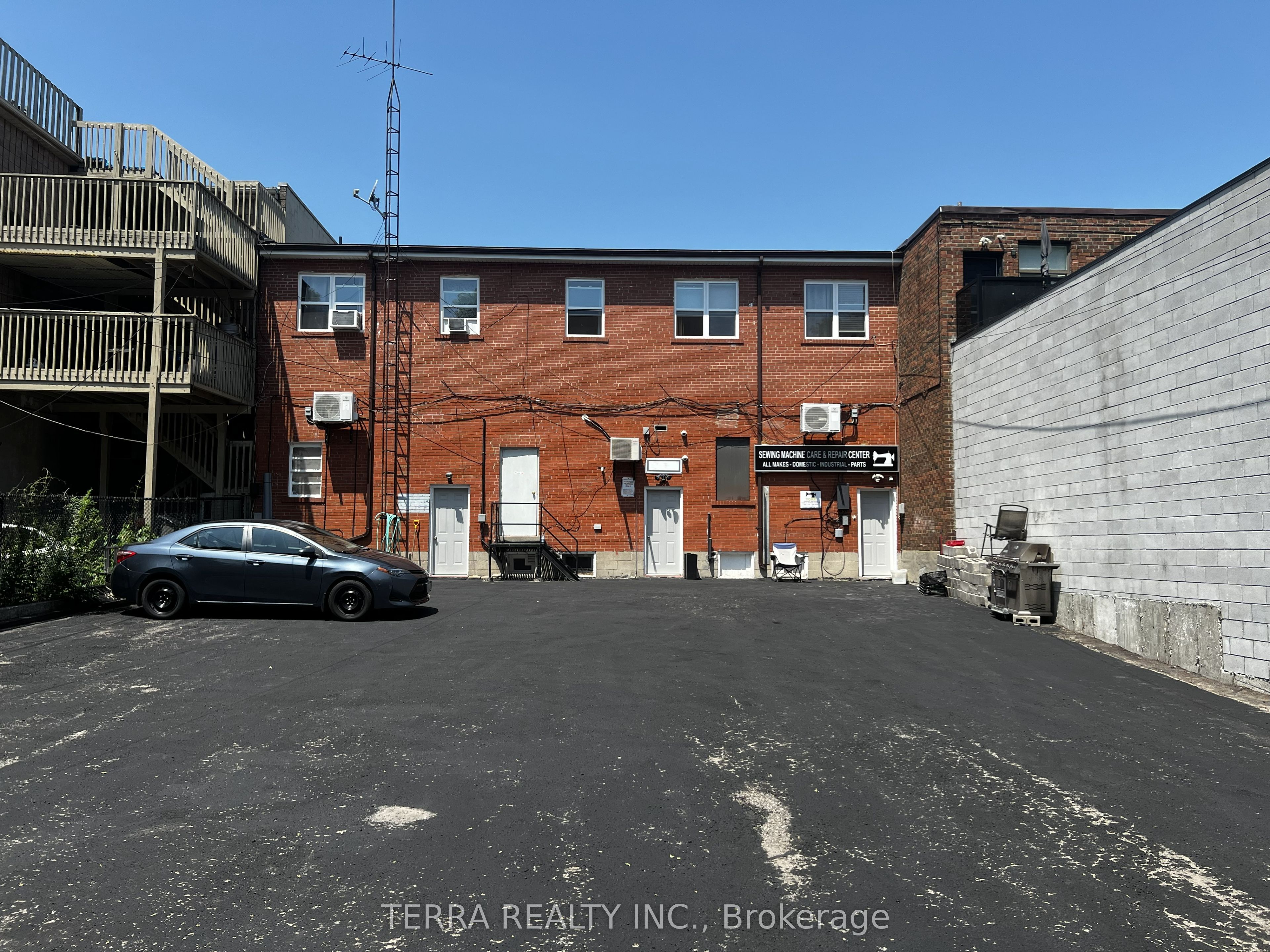 885A O'Connor Drive 1, Toronto, ON M4B 2S7 photo 2