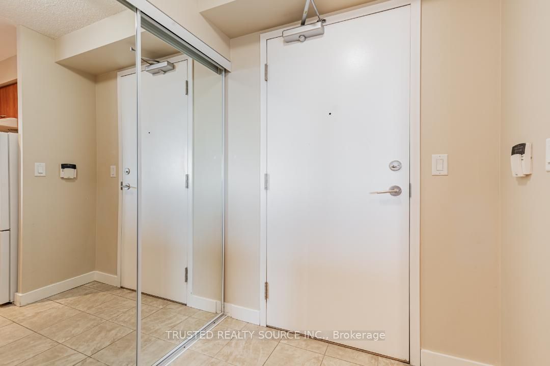 38 Lee Centre Drive 906, Toronto, ON M1H 3J7 photo 3